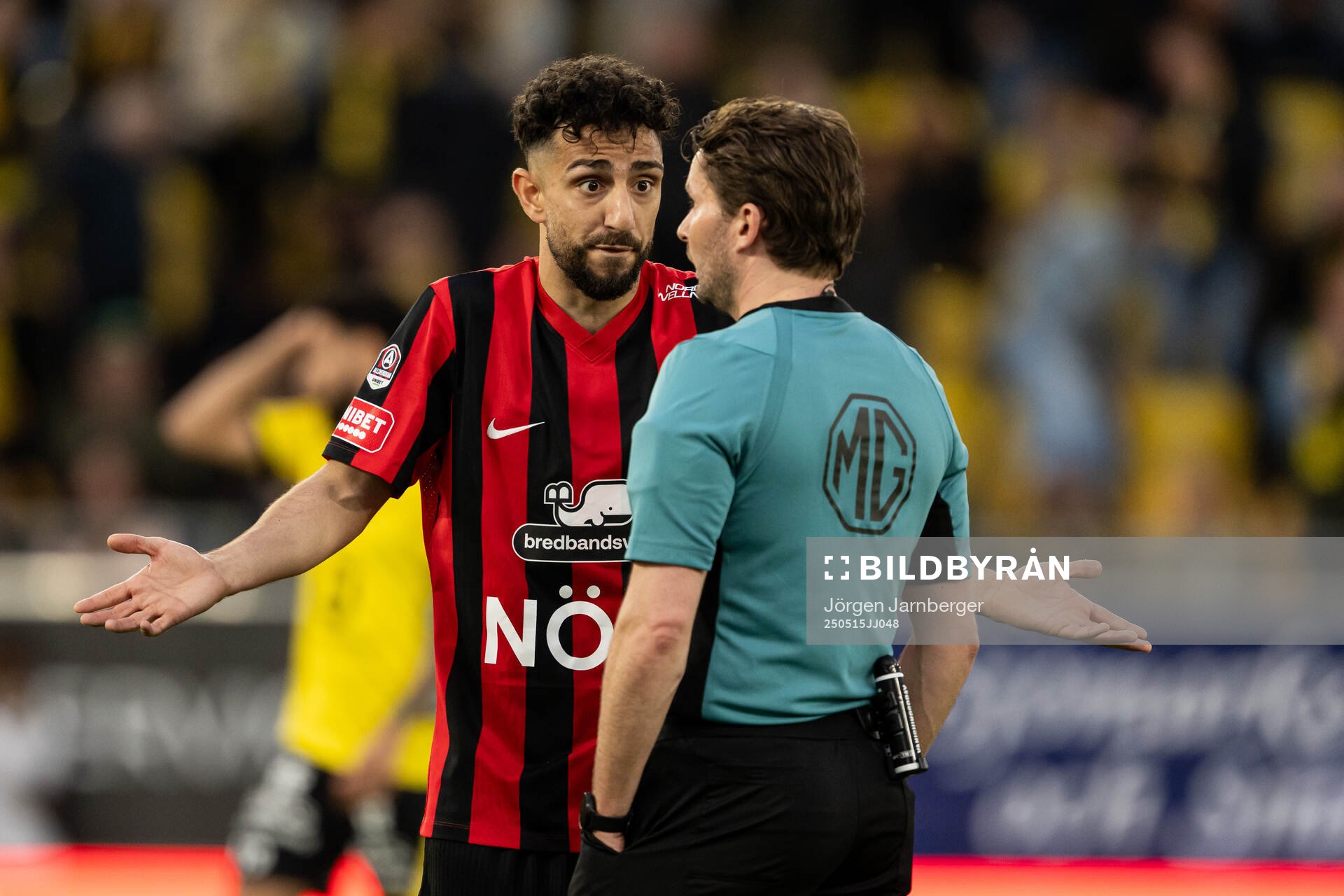 Brommapojkarnas Daleho Irandust deppar och diskuterar med