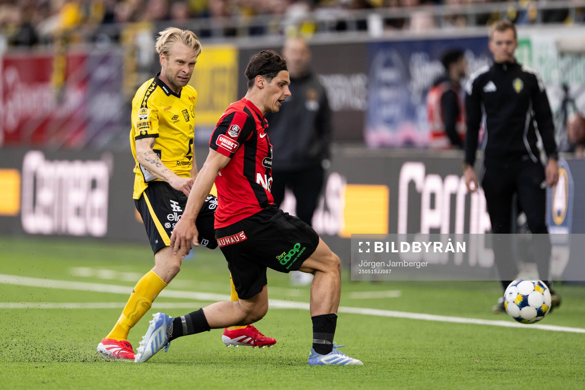 Elfsborgs Johan Larsson och Brommapojkarnas Alex Timossi