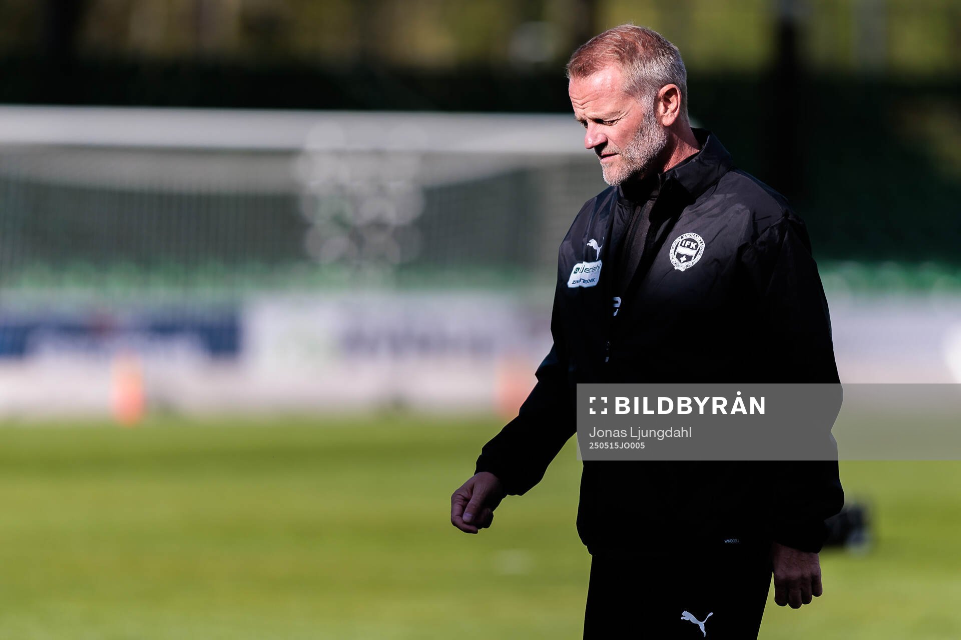 Värnamos tränare Arne Sandstö inför fotbollsmatchen i Allsvenskan mellan Värnamo och Malmö FF den 15 maj 2025 i Värnamo. 