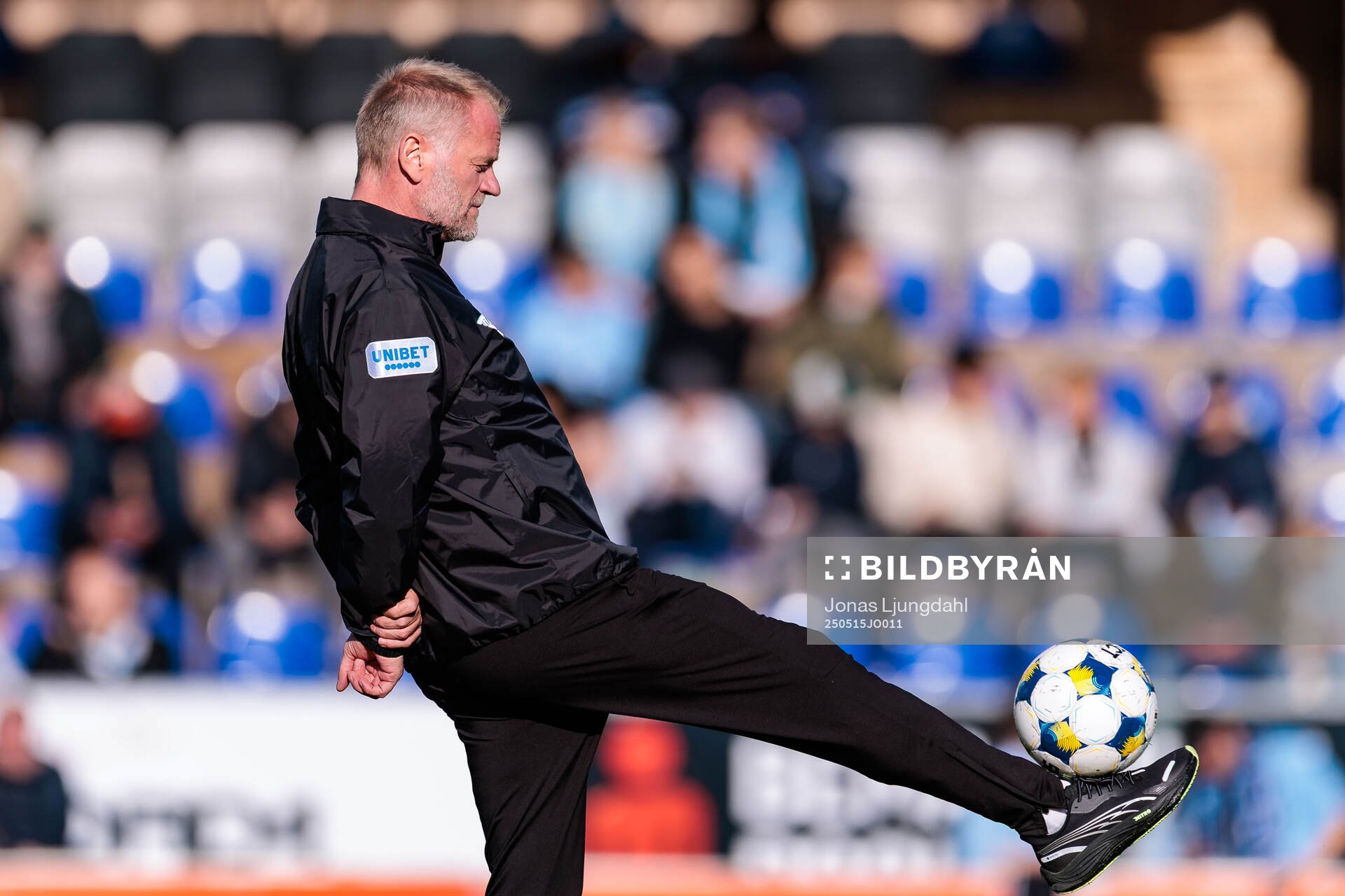 Värnamos tränare Arne Sandstö inför fotbollsmatchen i Allsvenskan mellan Värnamo och Malmö FF den 15 maj 2025 i Värnamo. 