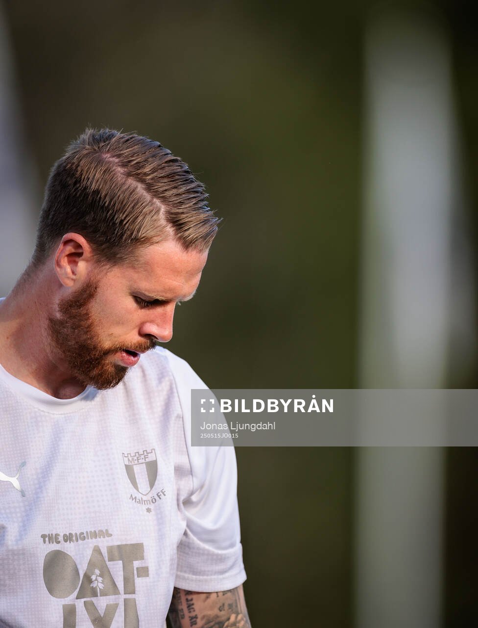 Malmö FFs Pontus Jansson under uppvärmningen inför fotbollsmatchen i Allsvenskan mellan Värnamo och Malmö FF den 15 maj 2025 i Värnamo. 