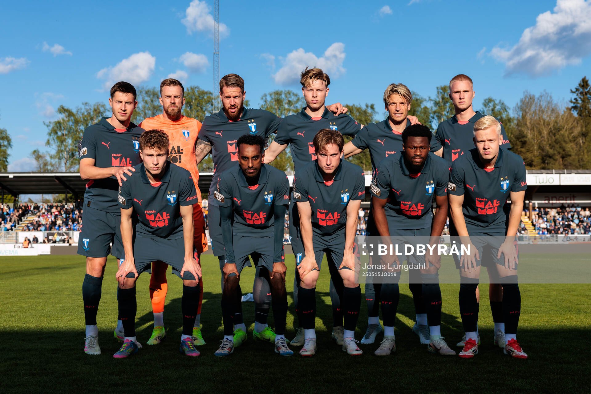 Malmö FFs spelare poserar för en lagbild inför fotbollsmatchen i Allsvenskan mellan Värnamo och Malmö FF den 15 maj 2025 i Värnamo. 