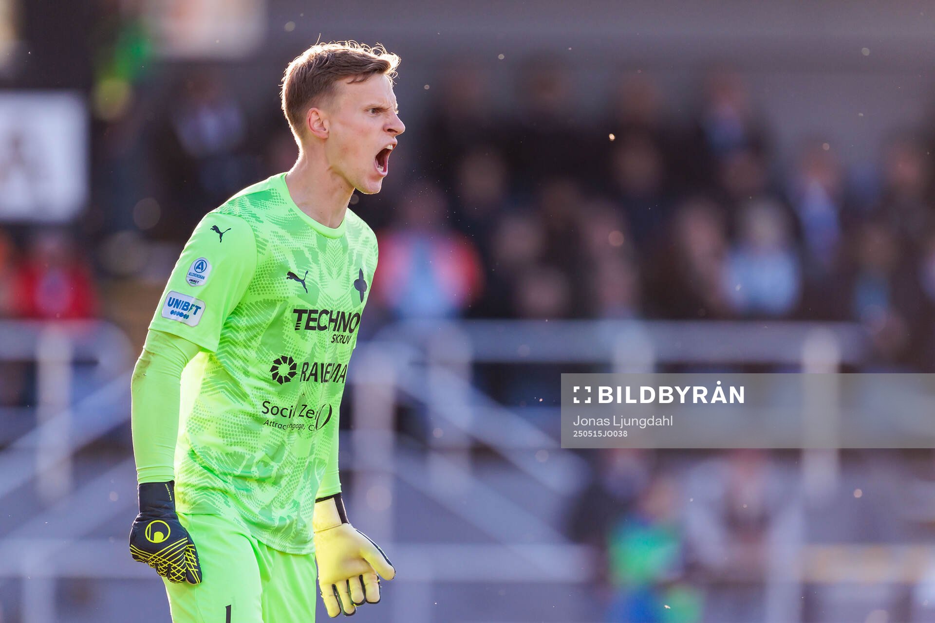 Värnamos målvakt Hugo Keto under fotbollsmatchen i Allsvenskan mellan Värnamo och Malmö FF den 15 maj 2025 i Värnamo. 