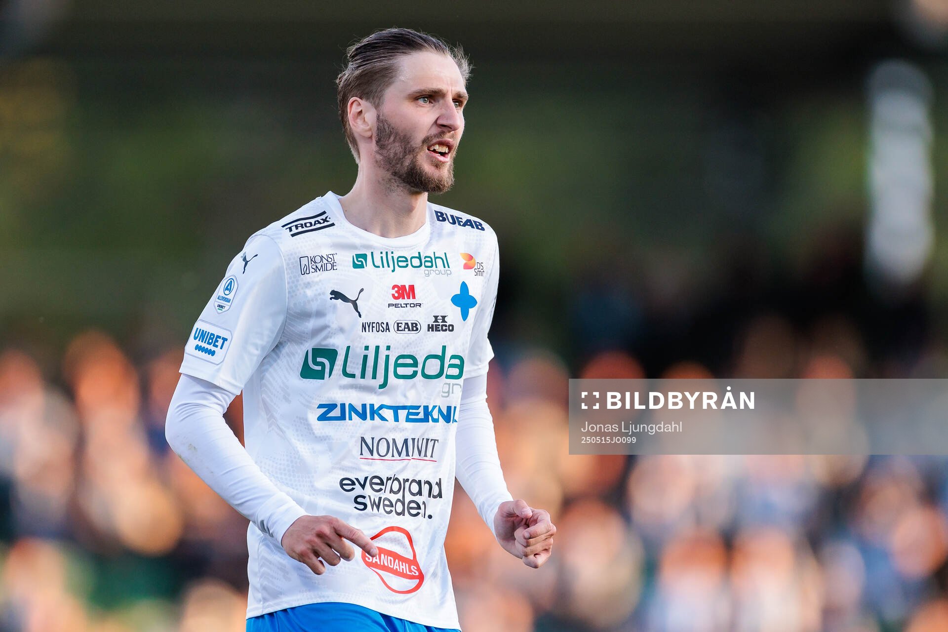 Värnamos Pawel Cibicki under fotbollsmatchen i Allsvenskan mellan Värnamo och Malmö FF den 15 maj 2025 i Värnamo. 