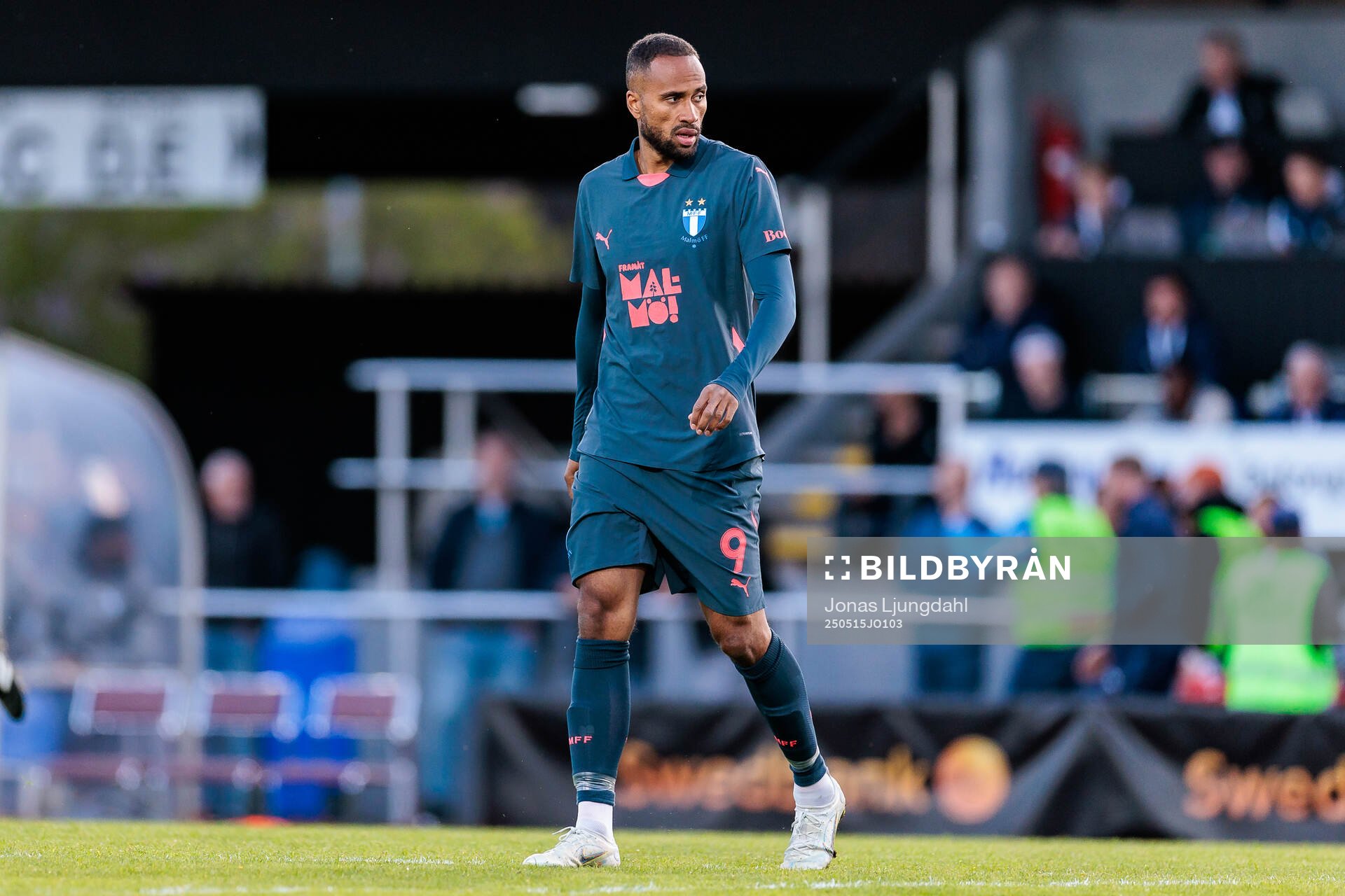 Malmö FFs Isaac Kiese Thelin under fotbollsmatchen i Allsvenskan mellan Värnamo och Malmö FF den 15 maj 2025 i Värnamo. 
