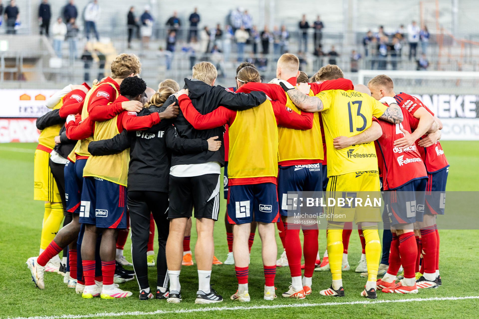 Östers spelare samlas
