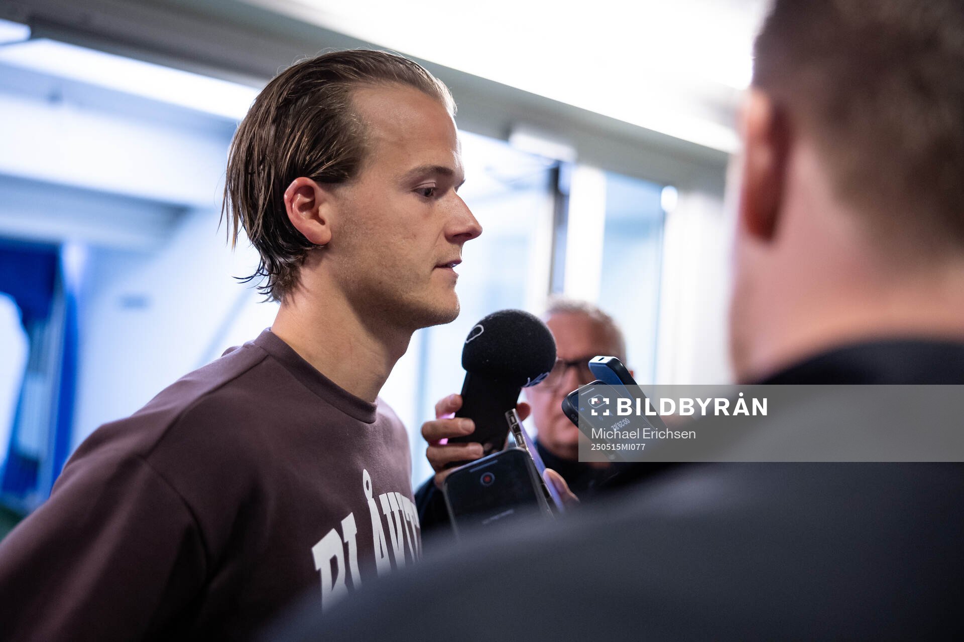 IFK Göteborgs August Erlingmark intervjuas efter fotbollsmatchen i Allsvenskan mellan IFK Göteborg och Öster den 15 maj 2025 i Göteborg.