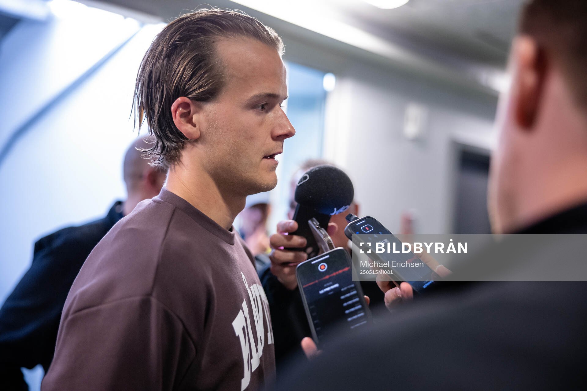 IFK Göteborgs August Erlingmark intervjuas efter fotbollsmatchen i Allsvenskan mellan IFK Göteborg och Öster den 15 maj 2025 i Göteborg.
