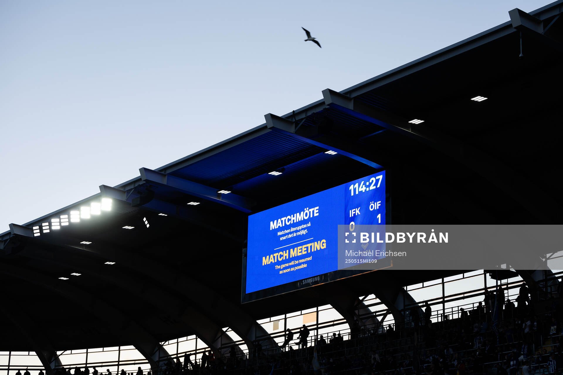 En LED-skärm med information om Matchmöte