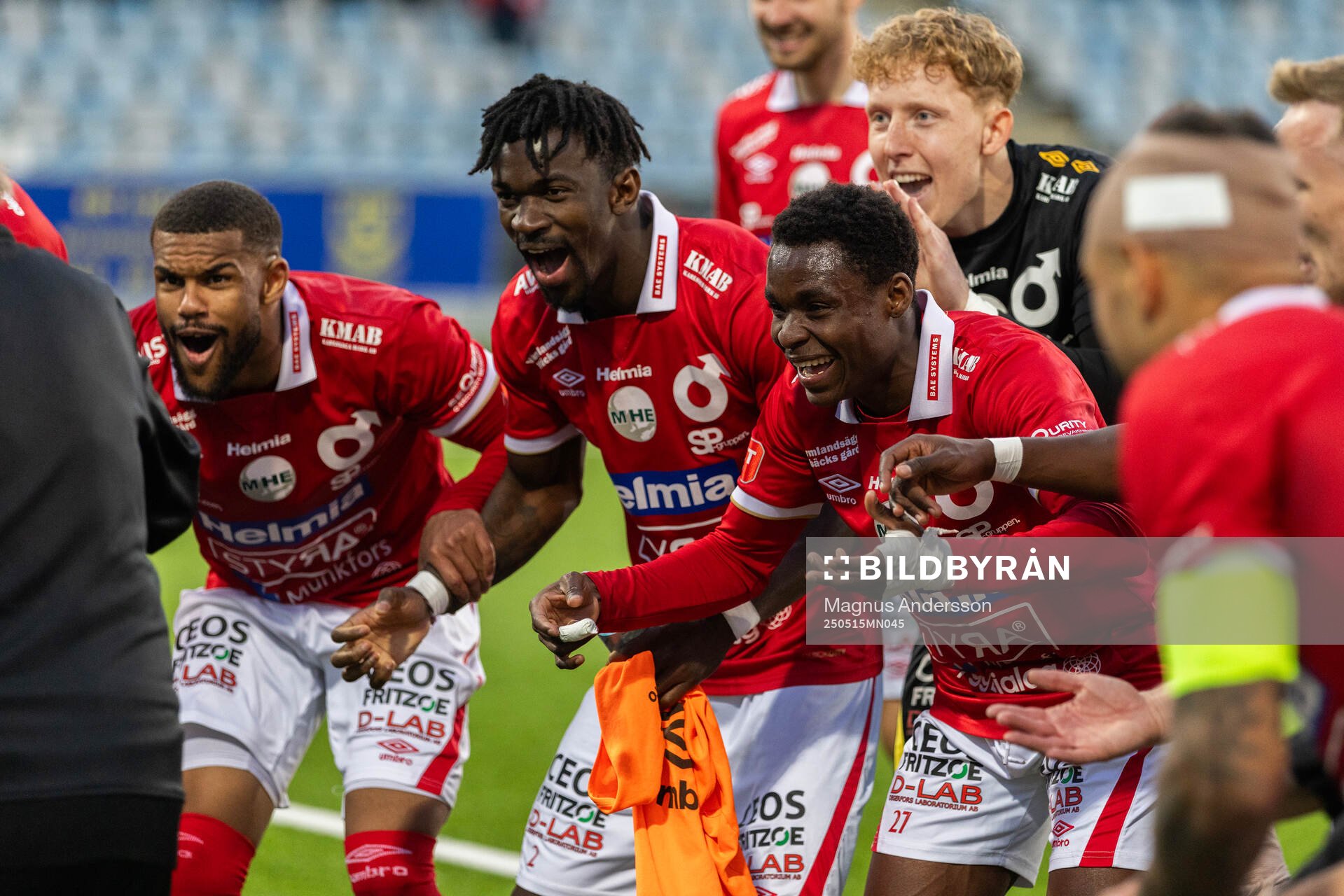 Degerfors Leon Hien, Mamadouba Diaby och Ziyad Salifu jublar efter fotbollsmatchen i Allsvenskan mellan IFK Norrköping och Degerfors den 15 maj 2025 i Norrköping.