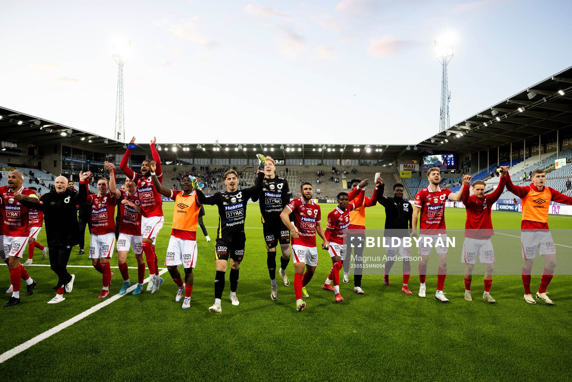 Degerfors spelare jublar
