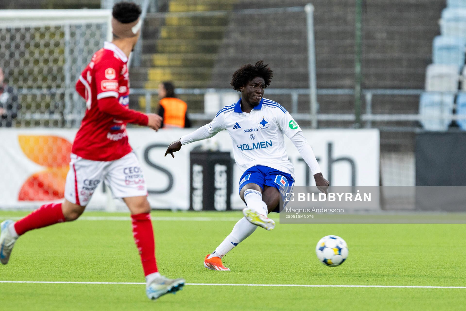 IFK Norrköpings Kojo Peprah Oppong under fotbollsmatchen i Allsvenskan mellan IFK Norrköping och Degerfors den 15 maj 2025 i Norrköping.