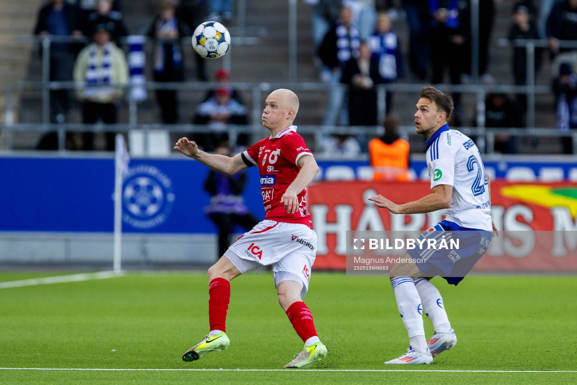 Degerfors Marcus Rafferty och IFK Norrköpings Anton Eriksson under fotbollsmatchen i Allsvenskan mellan IFK Norrköping och Degerfors den 15 maj 2025 i Norrköping.