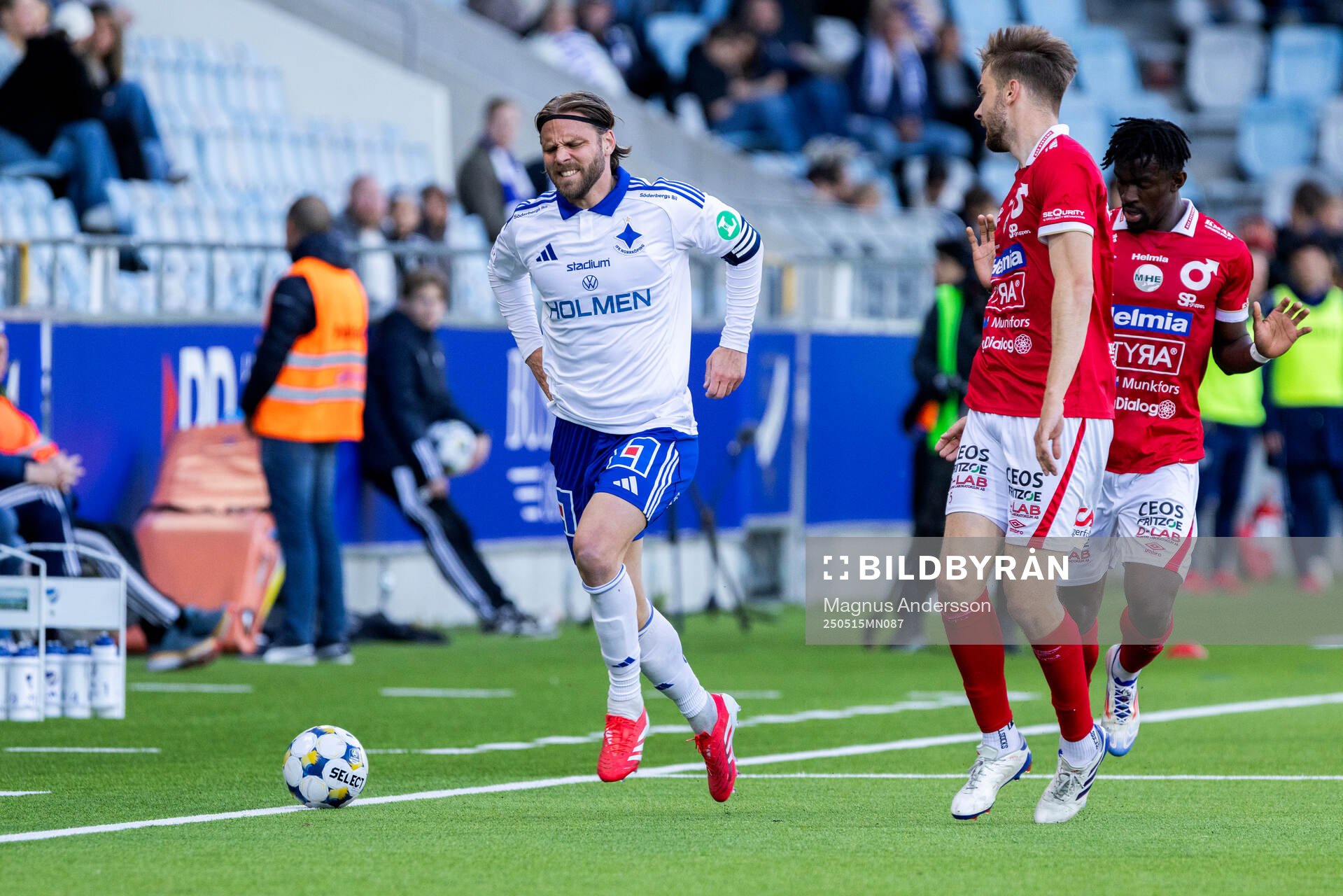 IFK Norrköpings Christoffer Nyman har ont under fotbollsmatchen i Allsvenskan mellan IFK Norrköping och Degerfors den 15 maj 2025 i Norrköping.