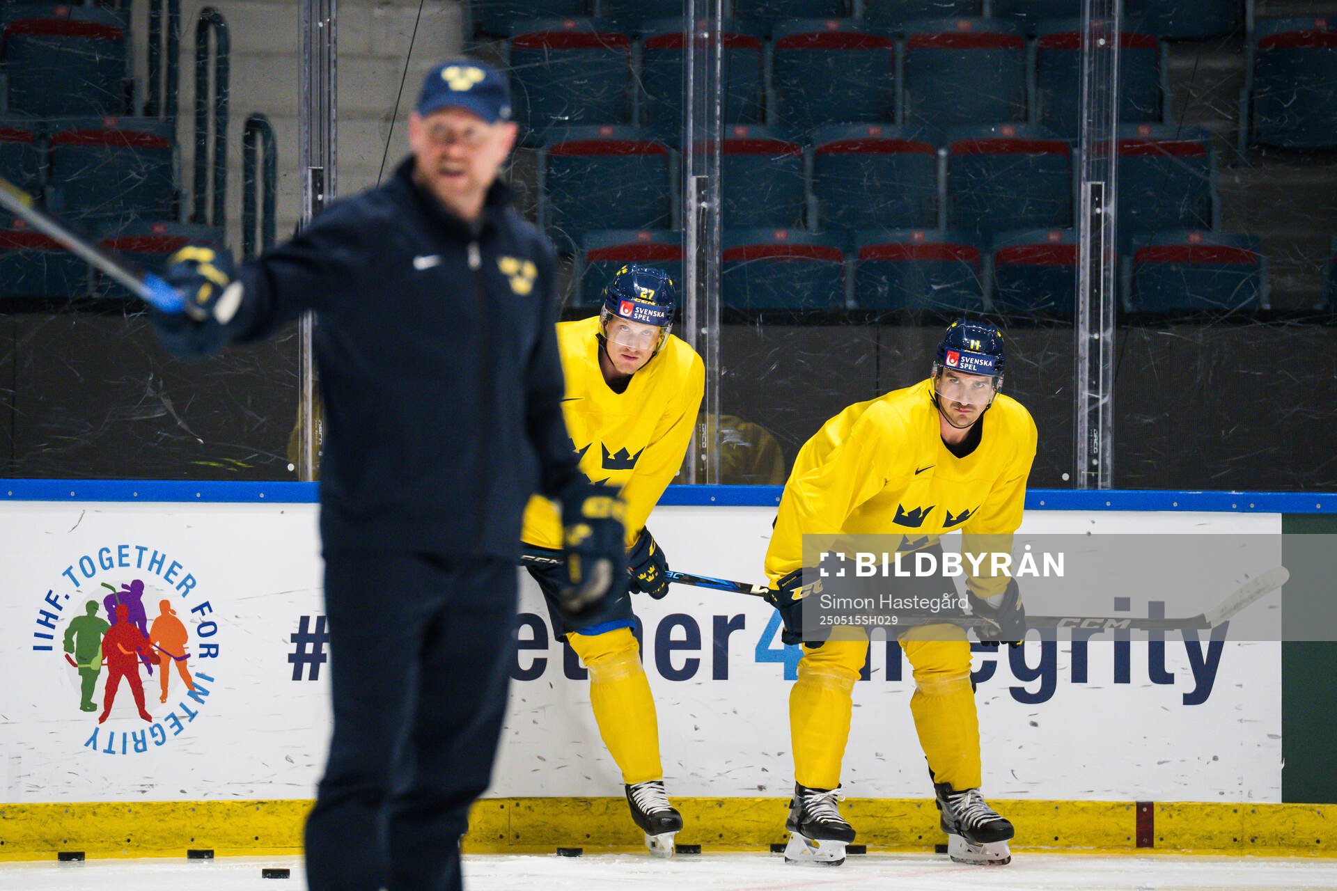 Gabriel Carlsson and Mikael Backlund at a practice session