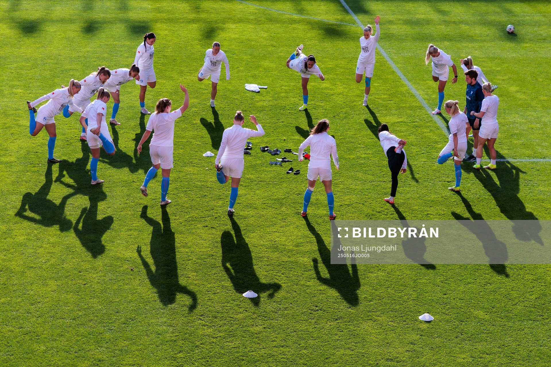 Malmös spelare inför fotbollsmatchen i Damallsvenskan mellan Växjö DFF och Malmö FF den 16 maj 2025 i Växjö. 