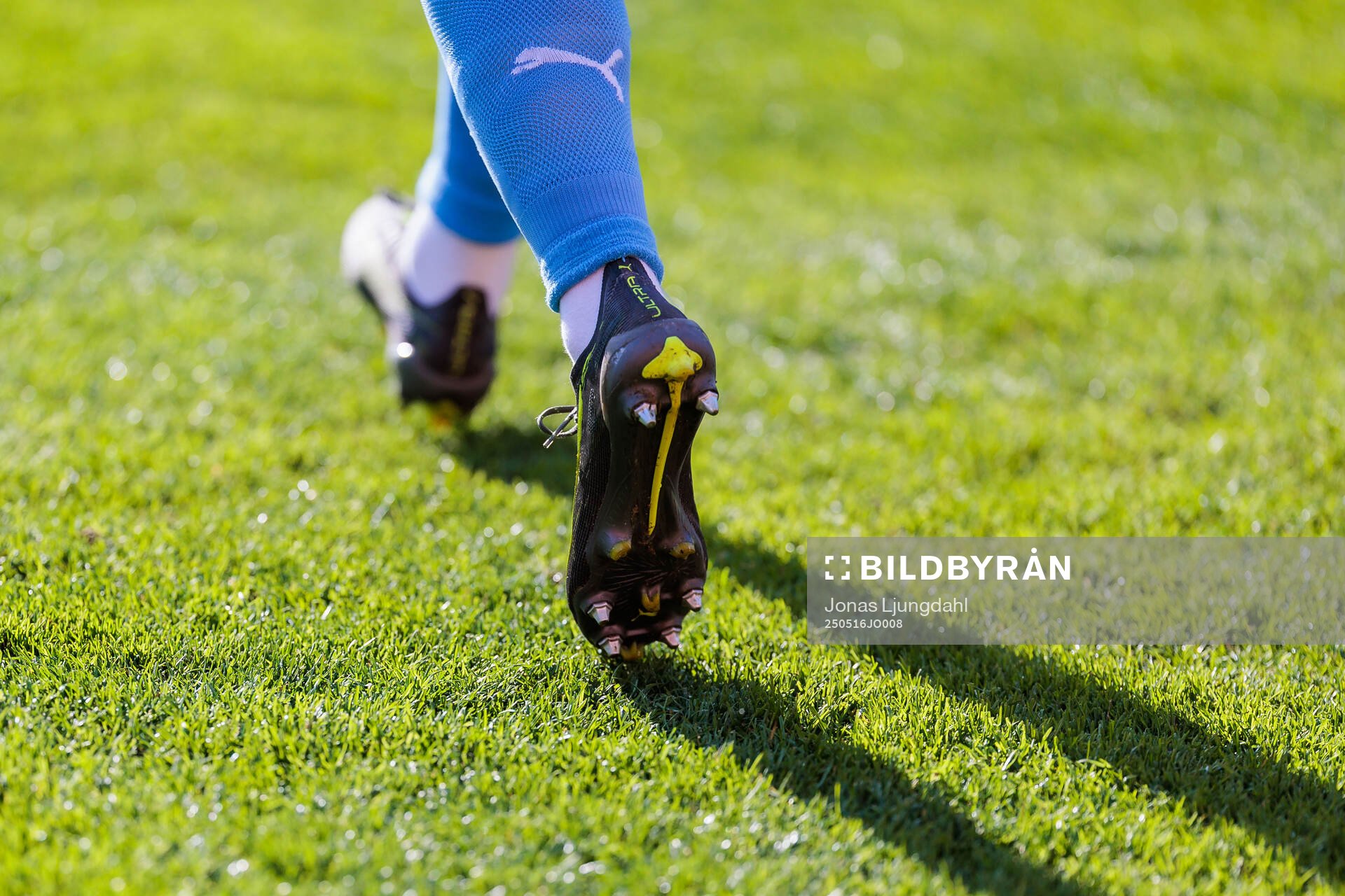 Fotbollsskor inför fotbollsmatchen i Damallsvenskan mellan Växjö DFF och Malmö FF den 16 maj 2025 i Växjö. 