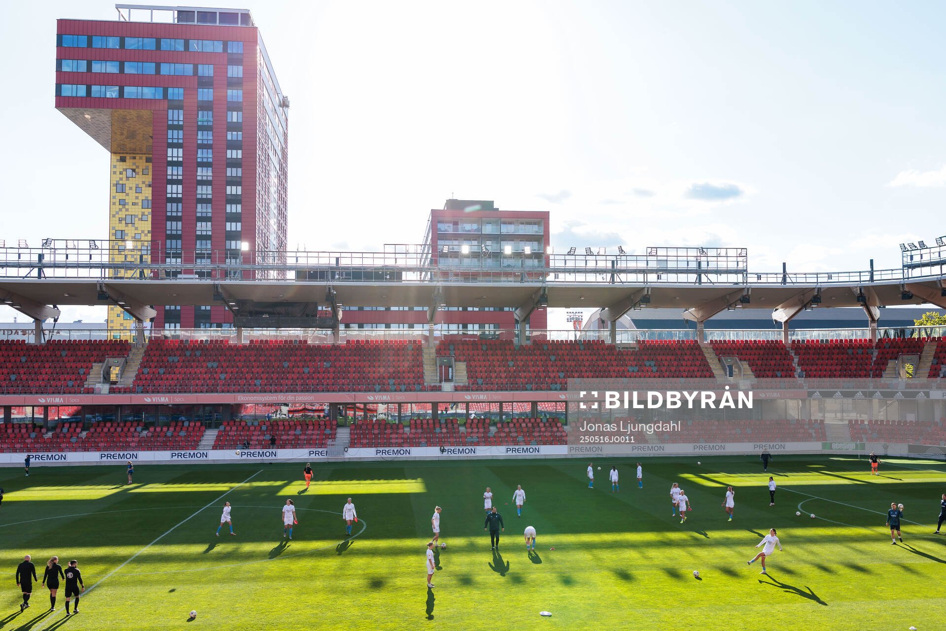 Malmös spelare värmer upp inför fotbollsmatchen i Damallsvenskan mellan Växjö DFF och Malmö FF den 16 maj 2025 i Växjö. 
