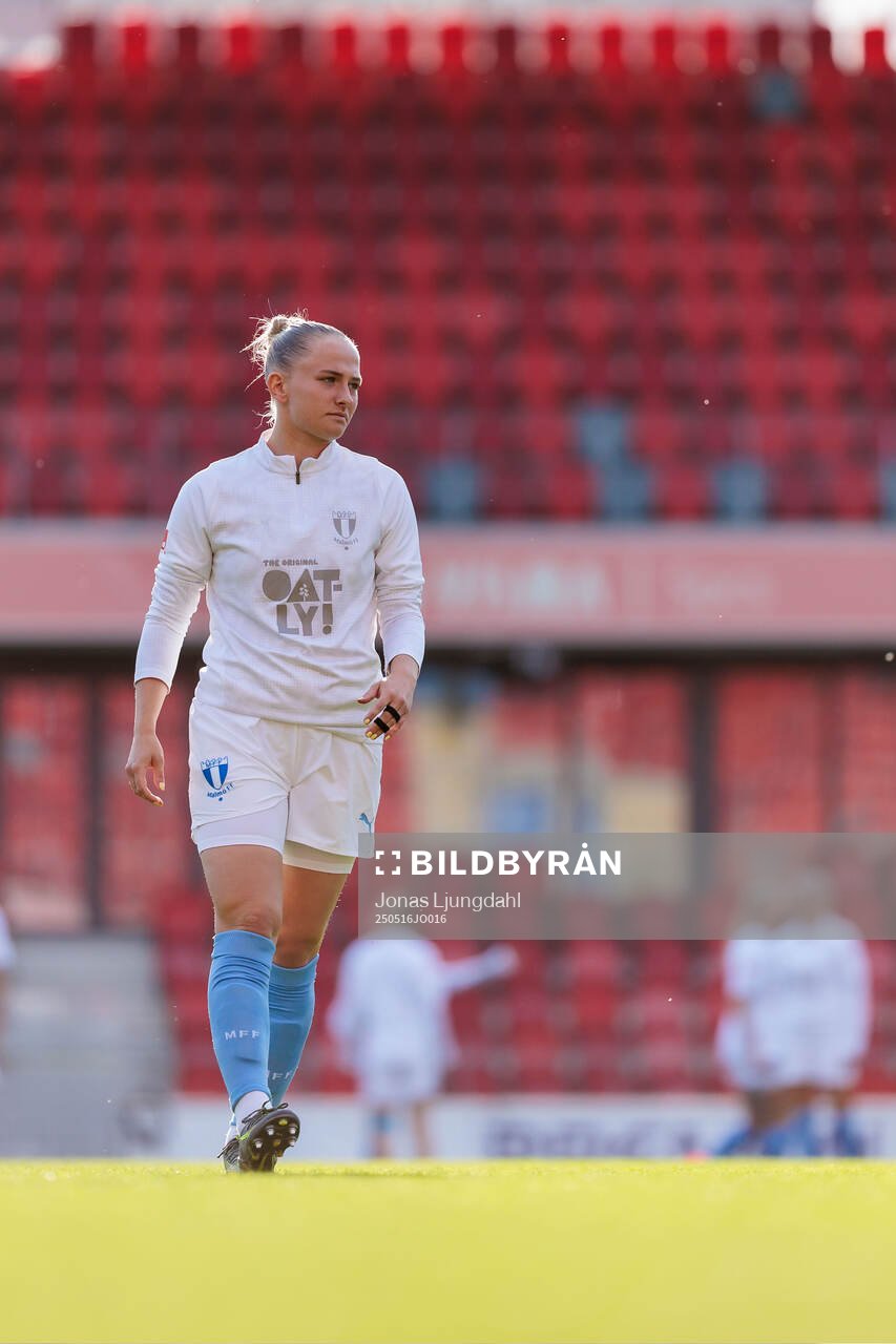 Malmö FFs Tuva Skoog inför fotbollsmatchen i Damallsvenskan mellan Växjö DFF och Malmö FF den 16 maj 2025 i Växjö. 