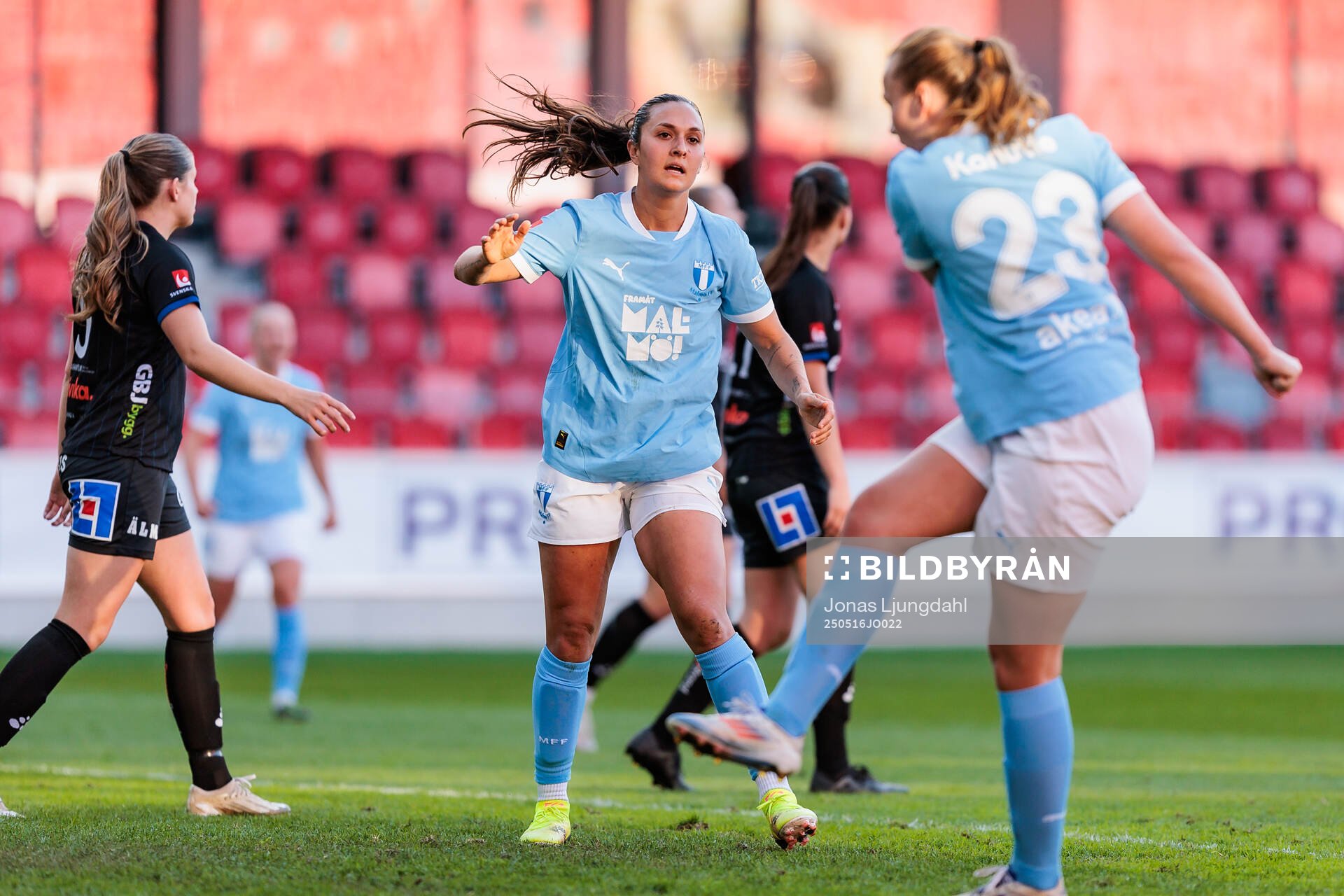 Malmö FFs Isabella D'Aquila jublar efter 0-1 under fotbollsmatchen i Damallsvenskan mellan Växjö DFF och Malmö FF den 16 maj 2025 i Växjö.