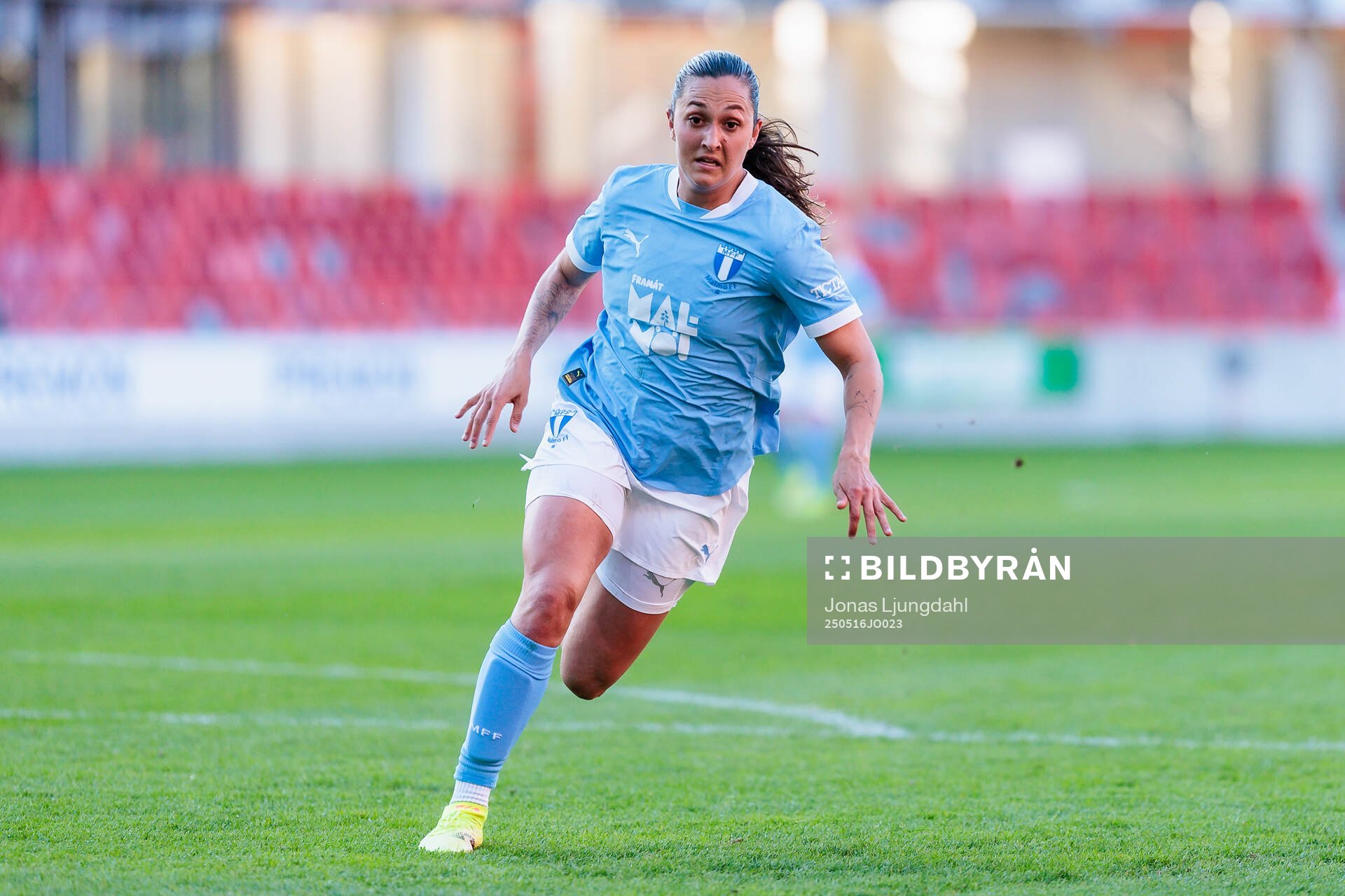 Malmö FFs Isabella D'Aquila under fotbollsmatchen i Damallsvenskan mellan Växjö DFF och Malmö FF den 16 maj 2025 i Växjö. 