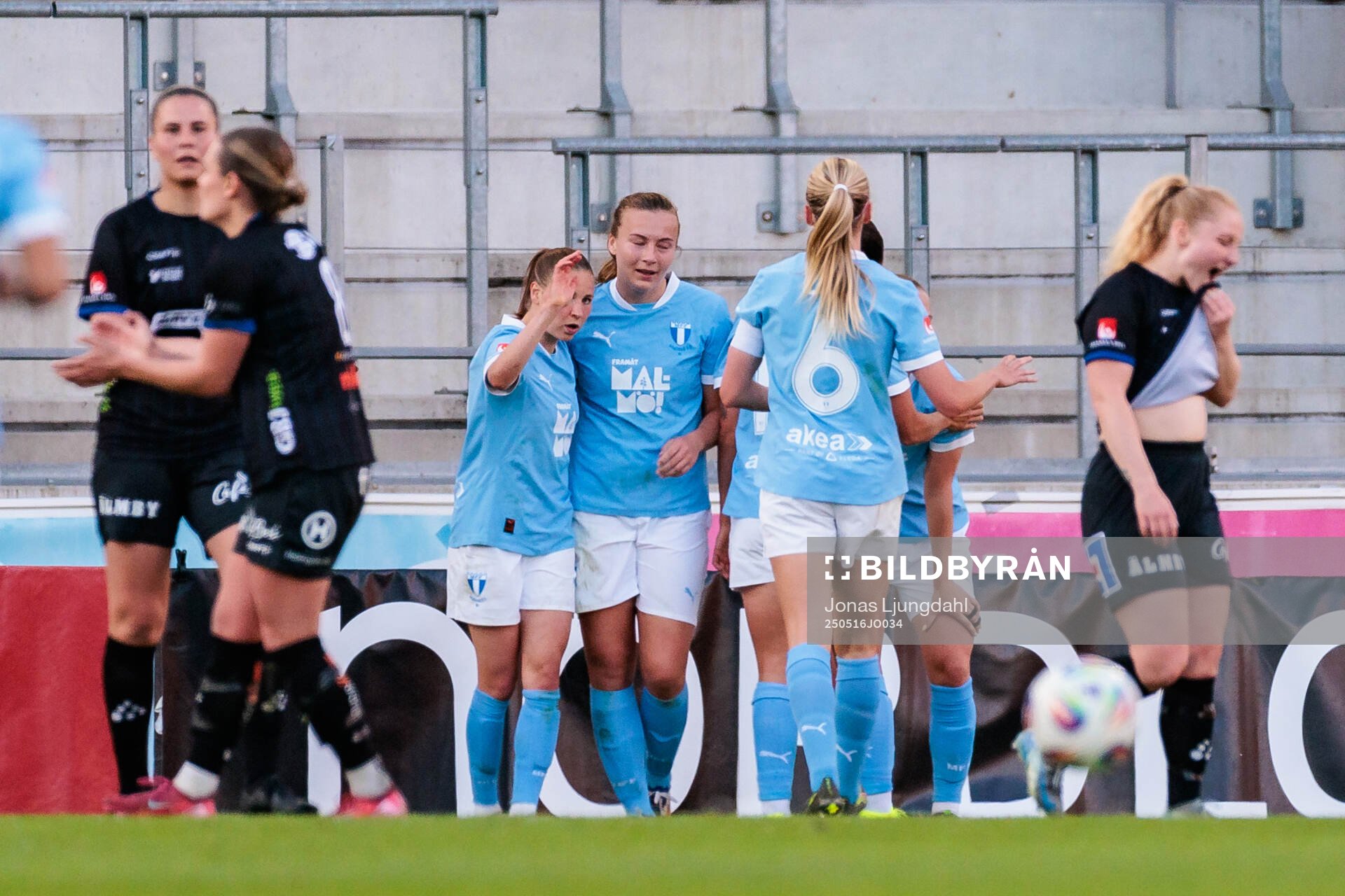 Malmö FFs Sara Kanutte Sørensen Fornes jublar efter 2-3 under fotbollsmatchen i Damallsvenskan mellan Växjö DFF och Malmö FF den 16 maj 2025 i Växjö.