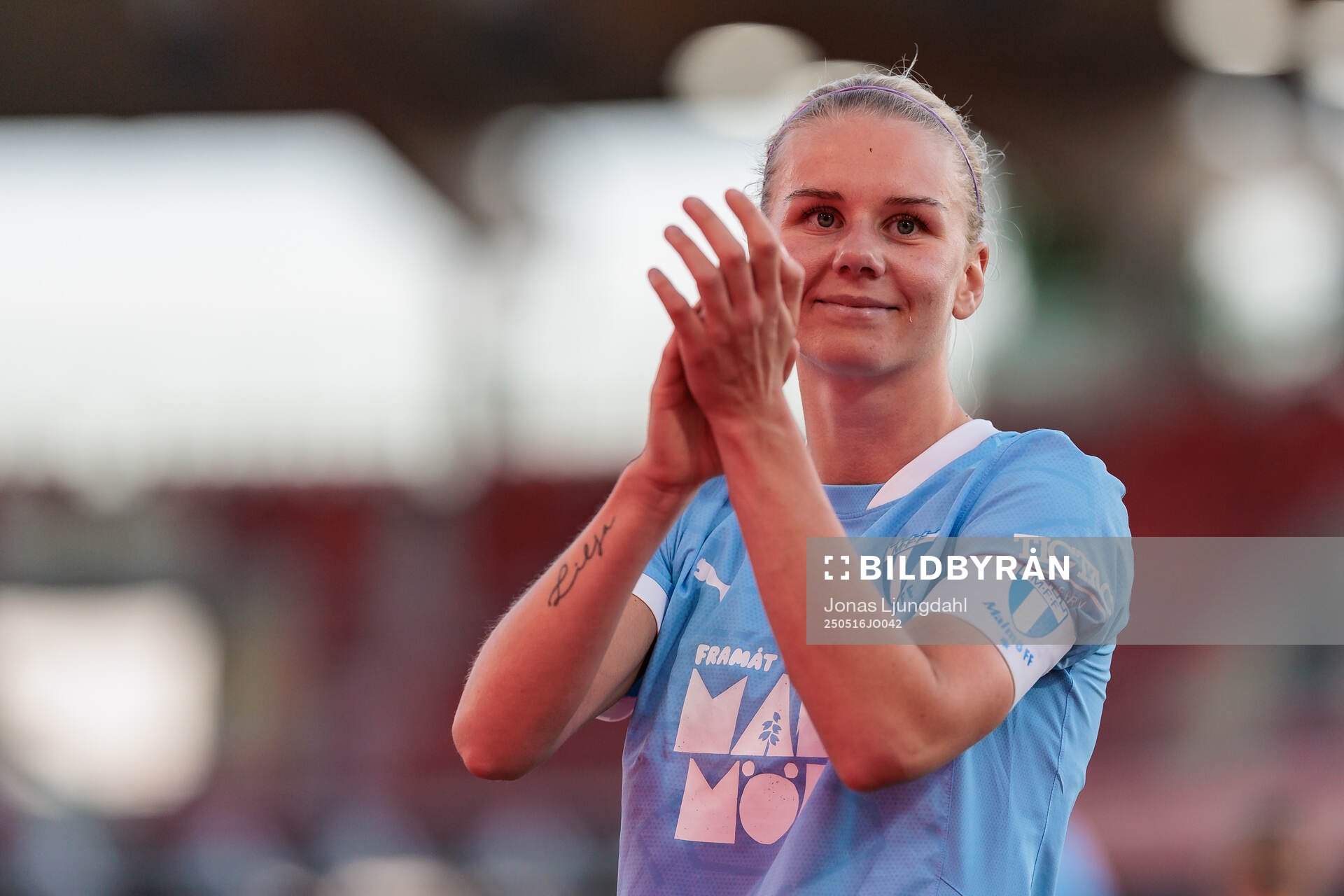 Malmö FFs Nellie Lilja jublar efter fotbollsmatchen i Damallsvenskan mellan Växjö DFF och Malmö FF den 16 maj 2025 i Växjö. 