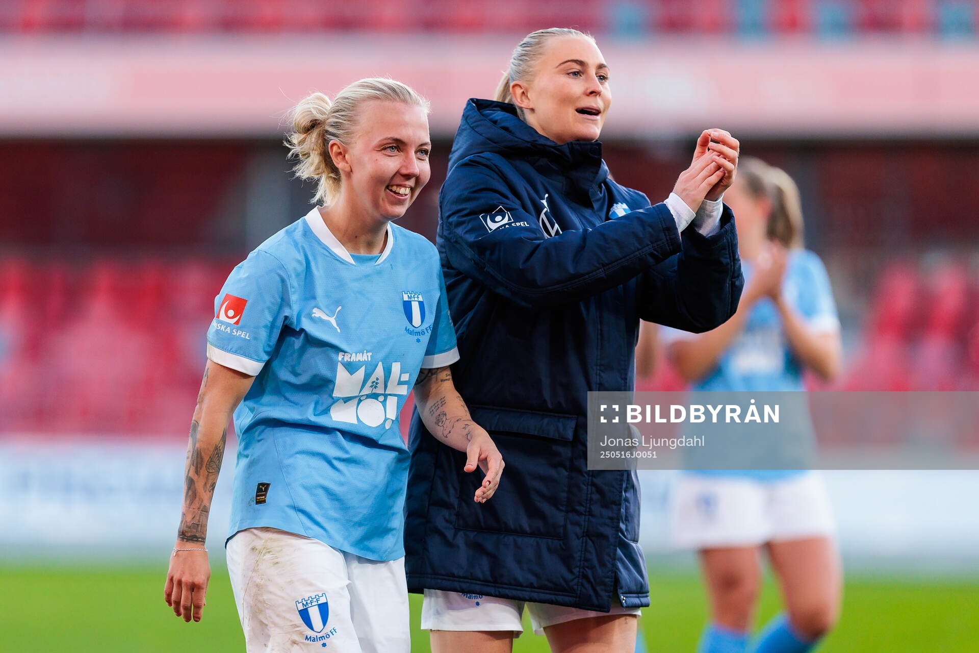 Malmö FFs Nathalie Hoff Persson och Beatrice Persson jublar