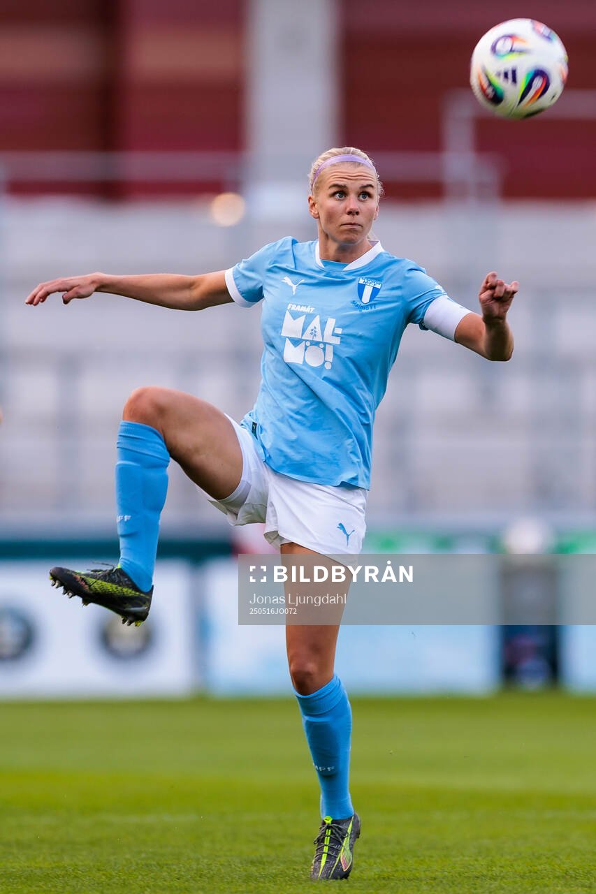 Malmö FFs Nellie Lilja under fotbollsmatchen i Damallsvenskan mellan Växjö DFF och Malmö FF den 16 maj 2025 i Växjö. 