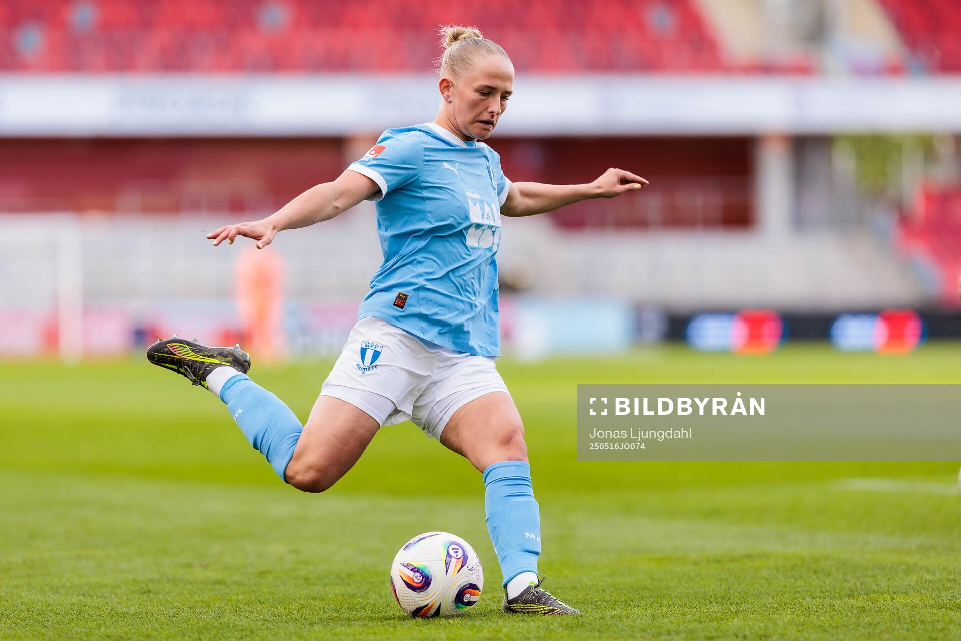 Malmö FFs Tuva Skoog under fotbollsmatchen i Damallsvenskan mellan Växjö DFF och Malmö FF den 16 maj 2025 i Växjö. 