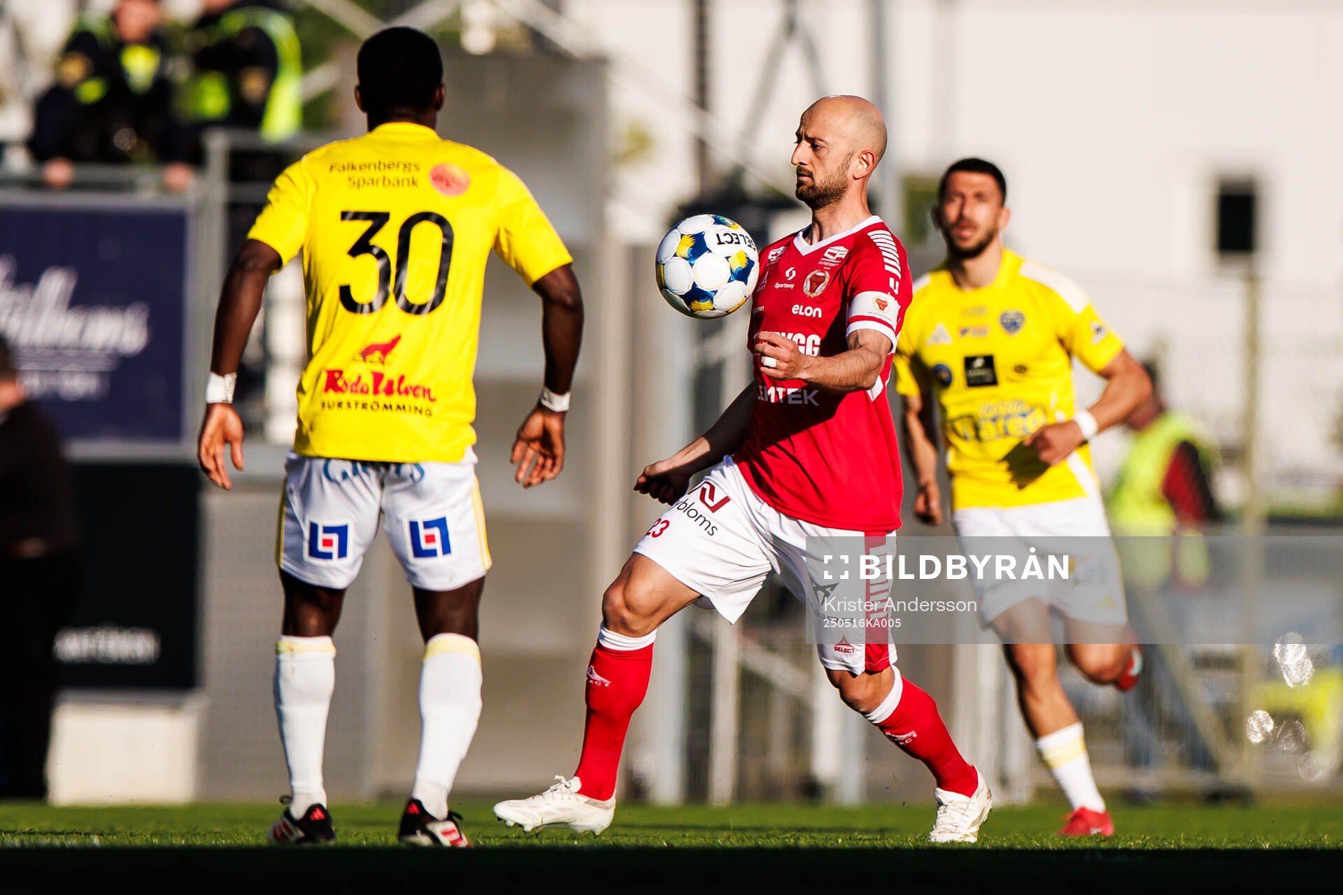 Kalmars Robert Gojani under fotbollsmatchen i Superettan mellan Falkenberg och Kalmar den 16 maj 2025 i Falkenberg. 