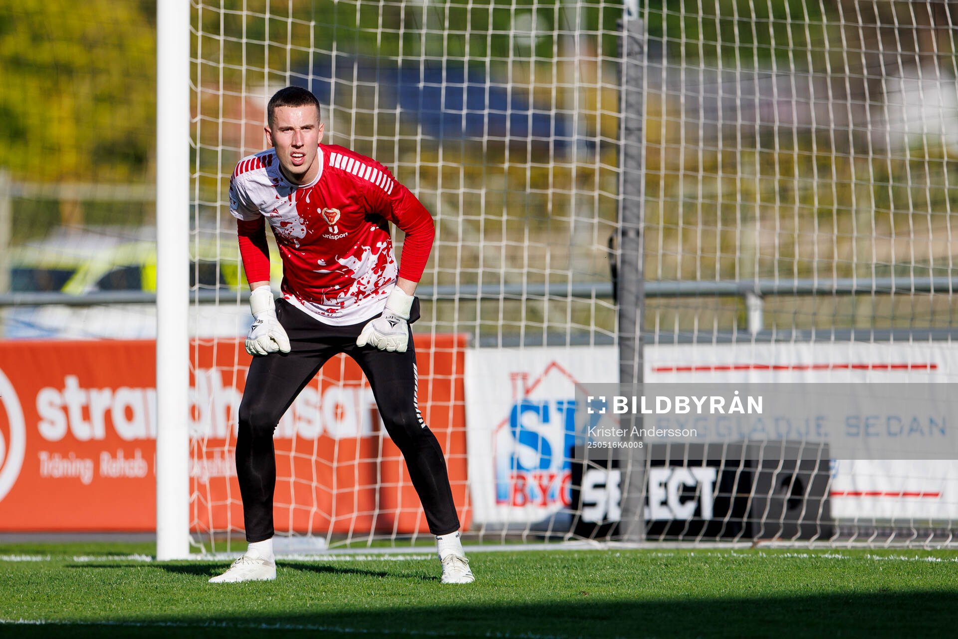Kalmars målvakt Samuel Brolin inför fotbollsmatchen i Superettan mellan Falkenberg och Kalmar den 16 maj 2025 i Falkenberg. 