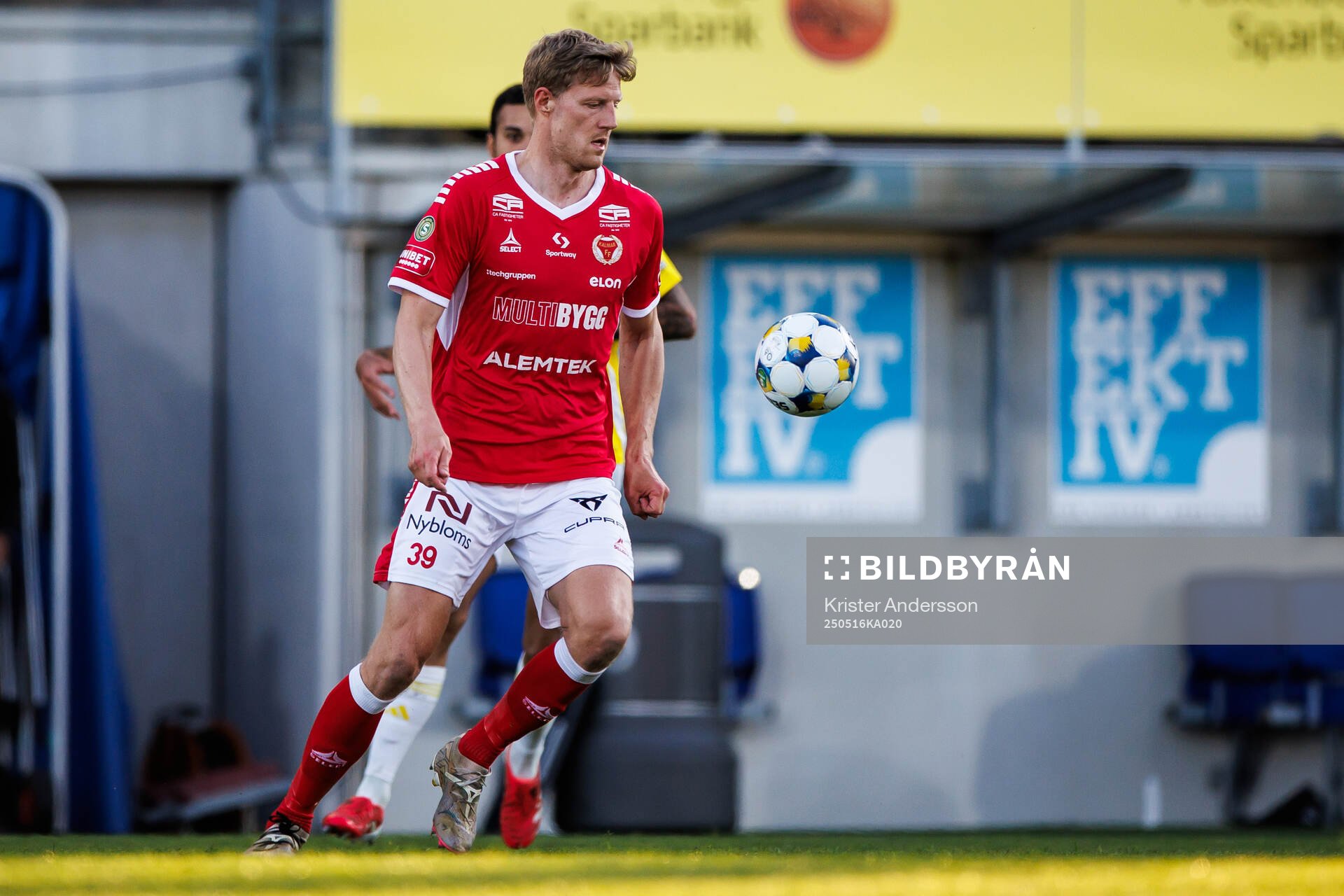 Kalmars Lars Sætra under fotbollsmatchen i Superettan mellan Falkenberg och Kalmar den 16 maj 2025 i Falkenberg. 
