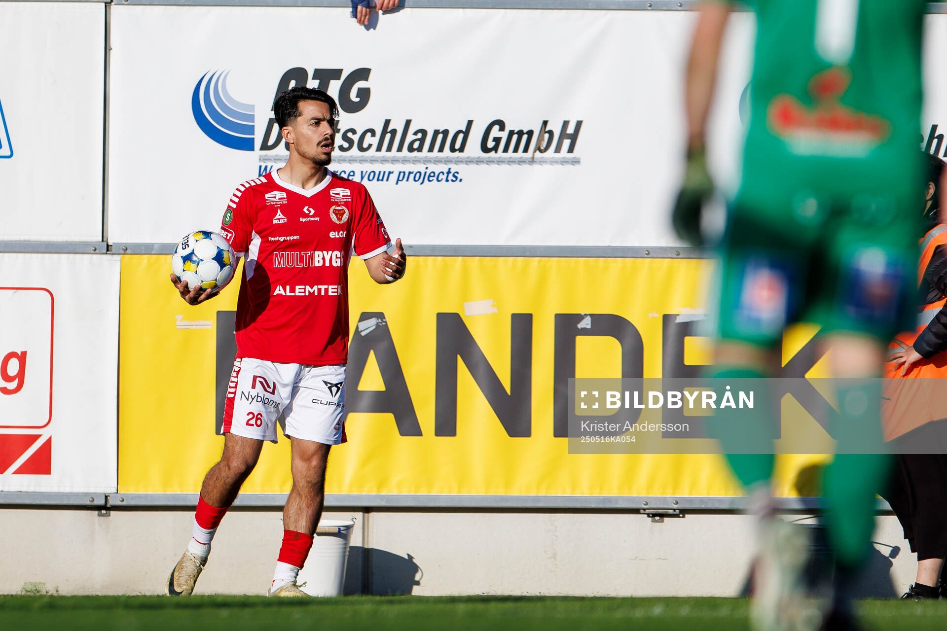 Kalmars Arash Motaraghebjafarpour under fotbollsmatchen i Superettan mellan Falkenberg och Kalmar den 16 maj 2025 i Falkenberg. 