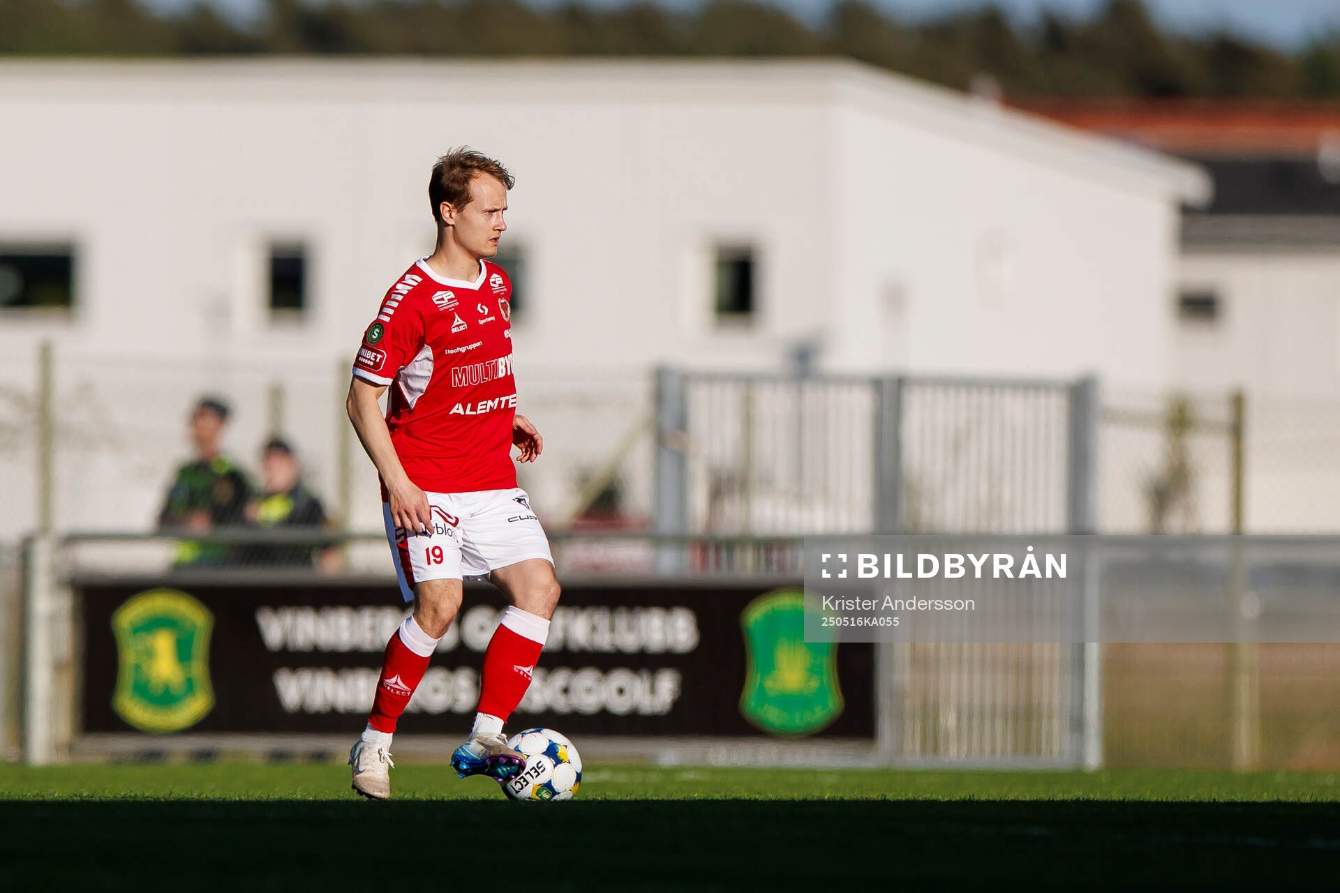 Kalmars Saku Ylätupa under fotbollsmatchen i Superettan mellan Falkenberg och Kalmar den 16 maj 2025 i Falkenberg. 