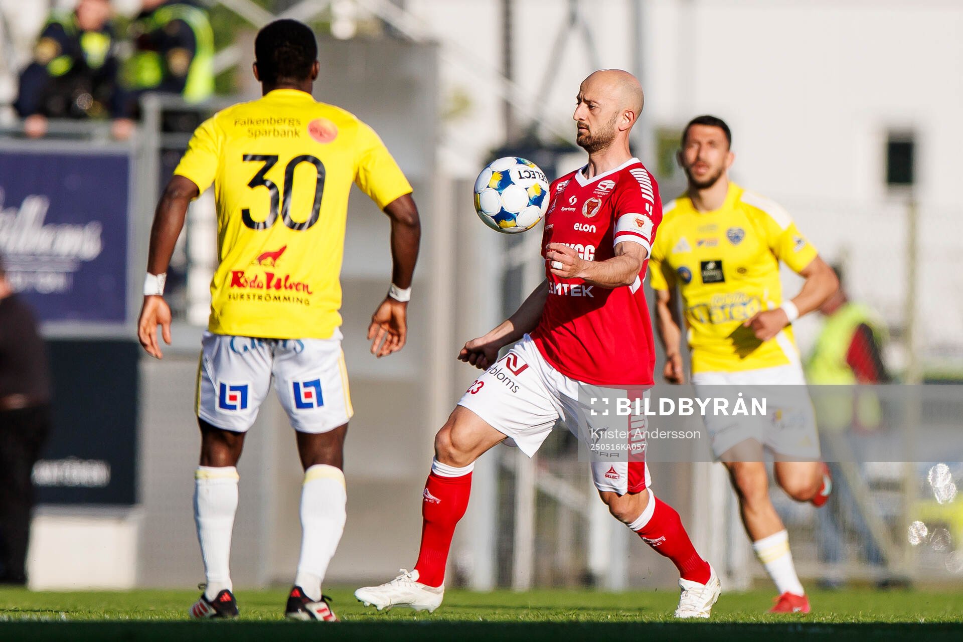 Kalmars Robert Gojani under fotbollsmatchen i Superettan mellan Falkenberg och Kalmar den 16 maj 2025 i Falkenberg. 