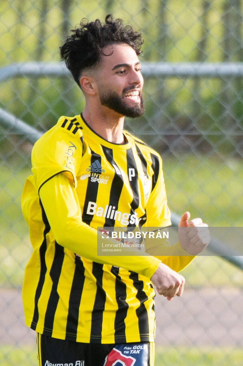 IFK Hässleholms Rahel Omed Nader jublar efter att ha gjort 1-0 i matchen i division 2 mellan IFK Hässleholm och Högaborgs BK i Hässleholm 16 maj 2025.