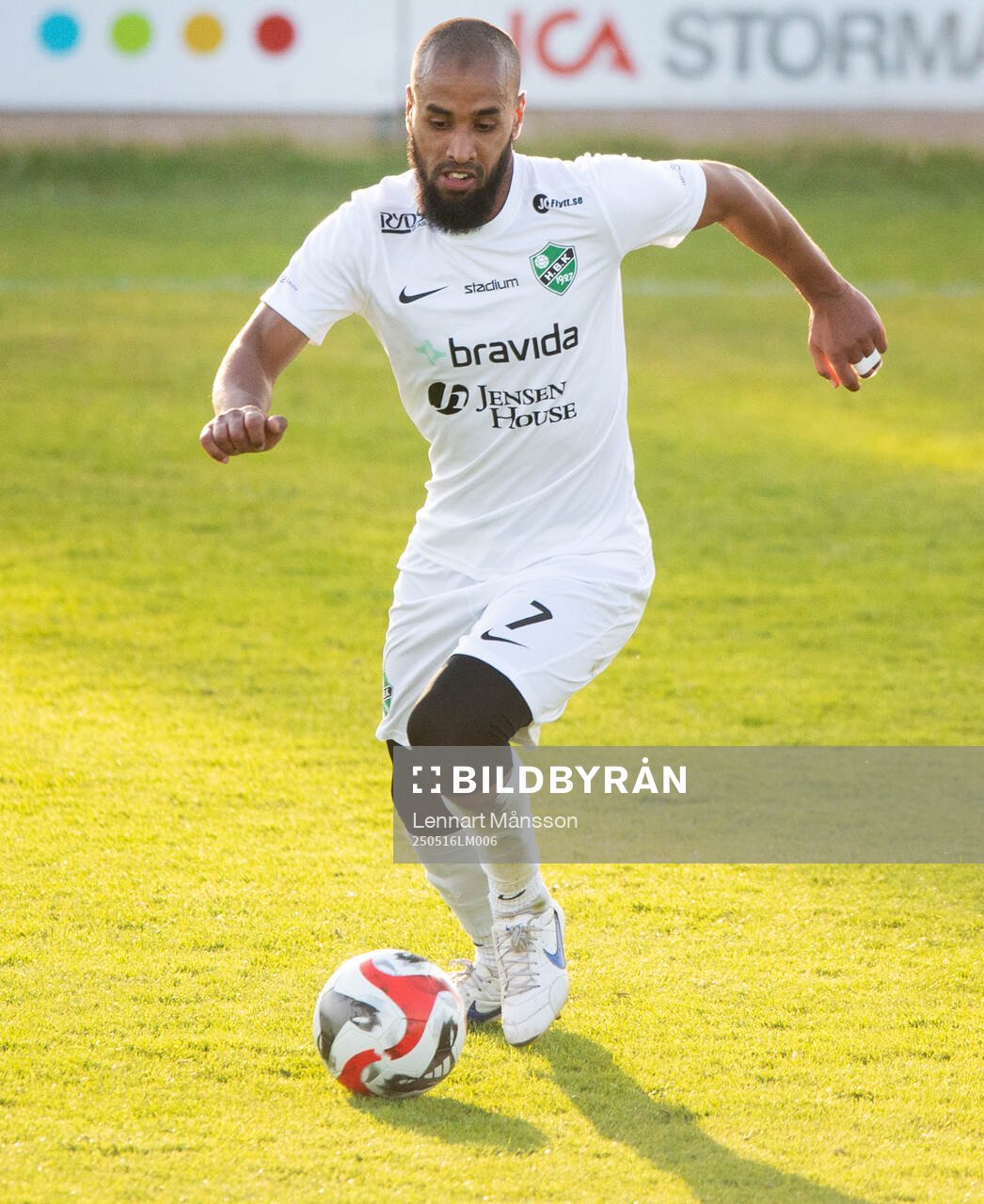 Högaborgs Junes Barny i matchen i division 2 mellan IFK