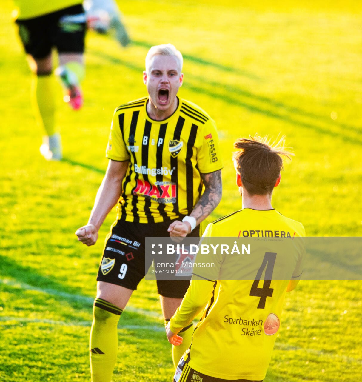 IFK Hässleholms Alexander Sjöström dundrar in 3-3 och jublar i matchen i division 2 mellan IFK Hässleholm och Högaborgs BK i Hässleholm 16 maj 2025.