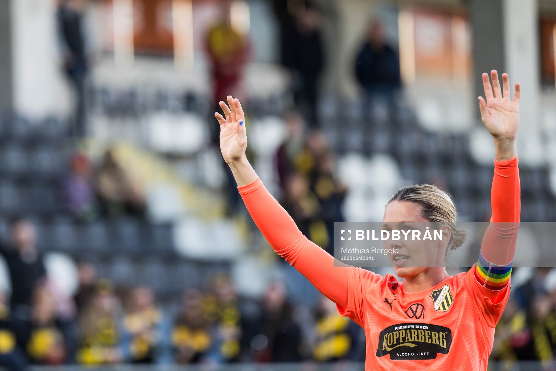 Häckens målvakt Jennifer Falk jublar efter fotbollsmatchen i Damallsvenskan mellan Häcken och Alingsås den 16 maj 2025 i Göteborg. 
