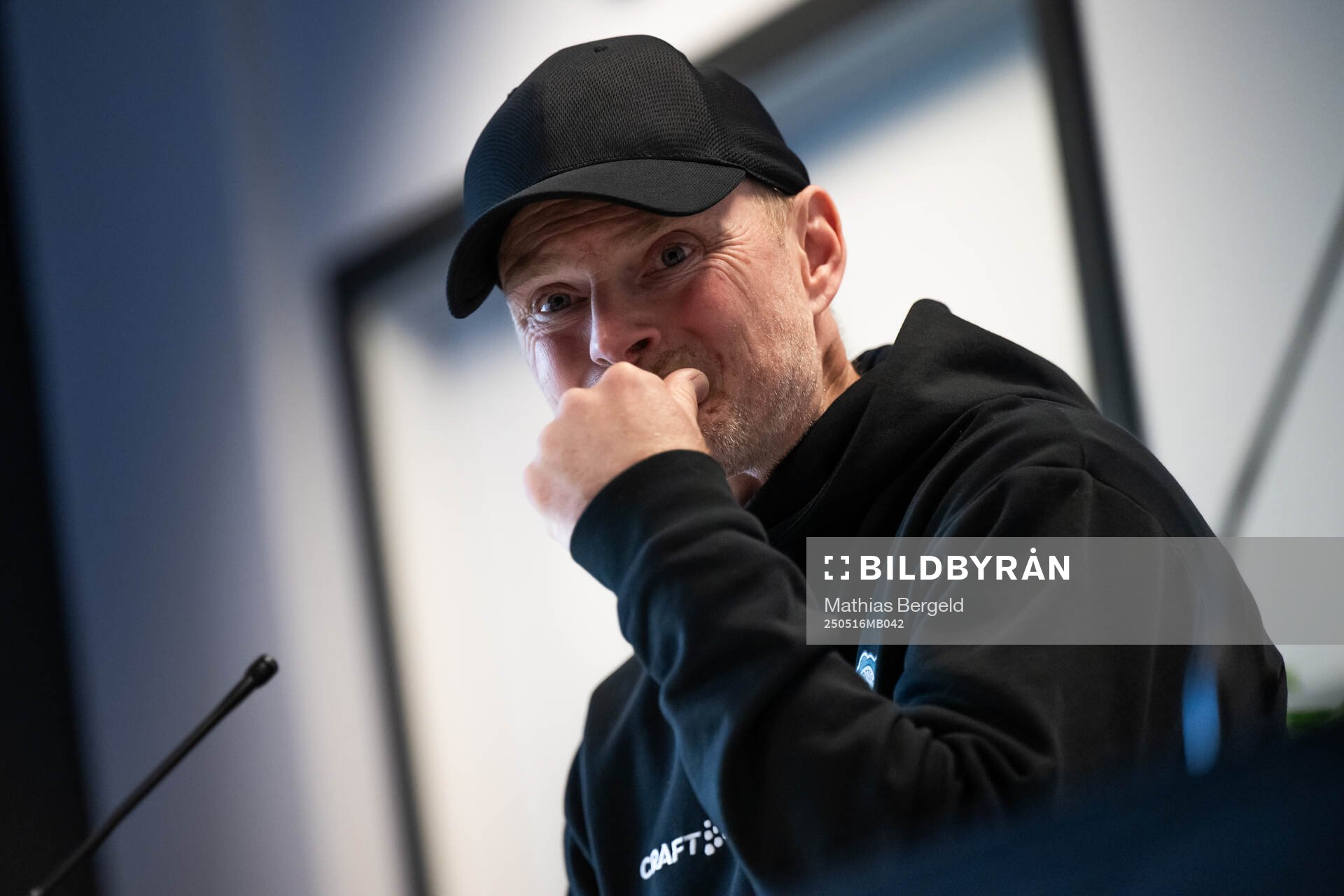 Alingsås tränare Per-Olov Häggström under presskonferensen efter fotbollsmatchen i Damallsvenskan mellan Häcken och Alingsås den 16 maj 2025 i Göteborg.