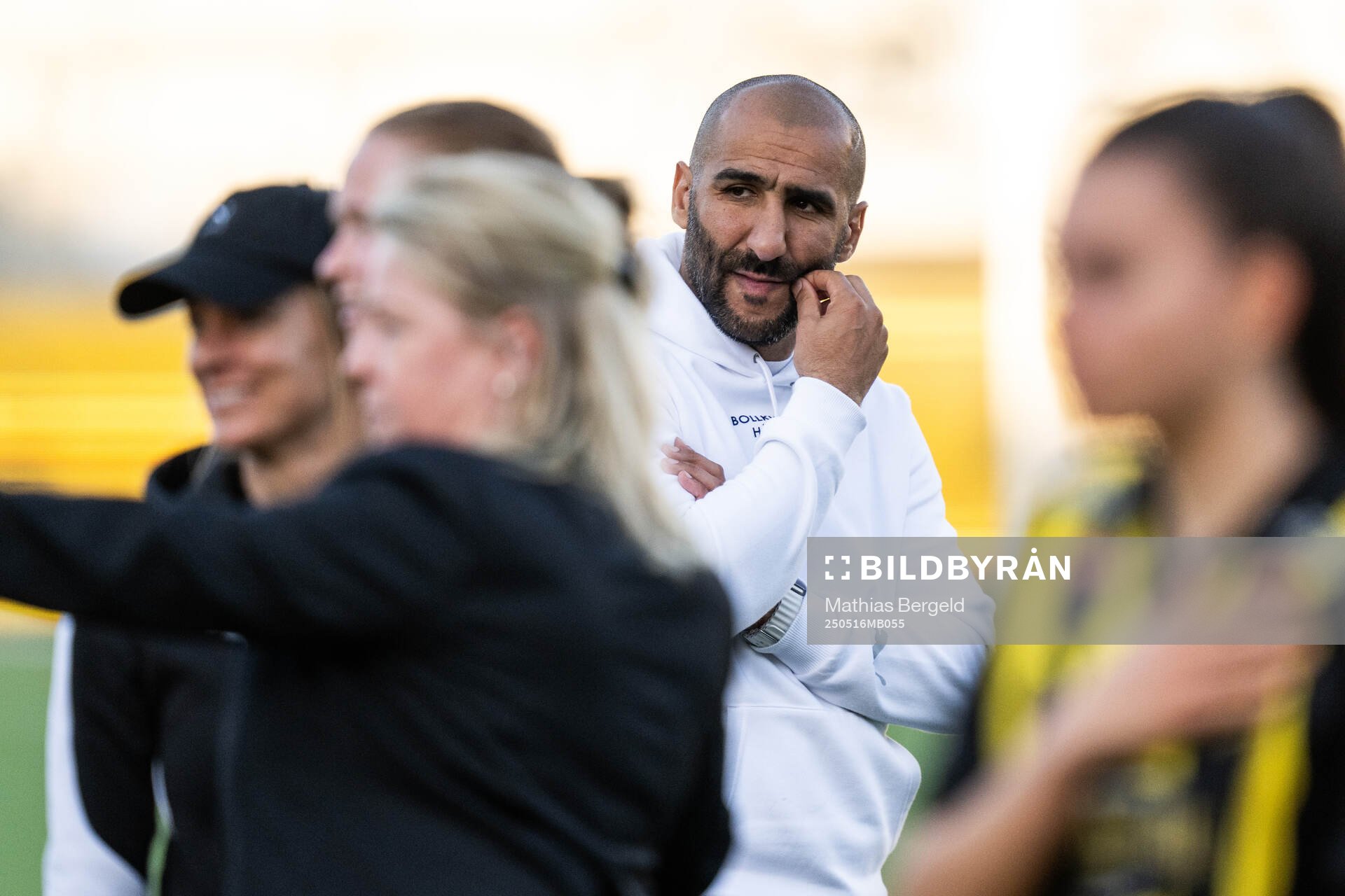 Häckens tränare Mak Lind efter fotbollsmatchen i Damallsvenskan mellan Häcken och Alingsås den 16 maj 2025 i Göteborg. 