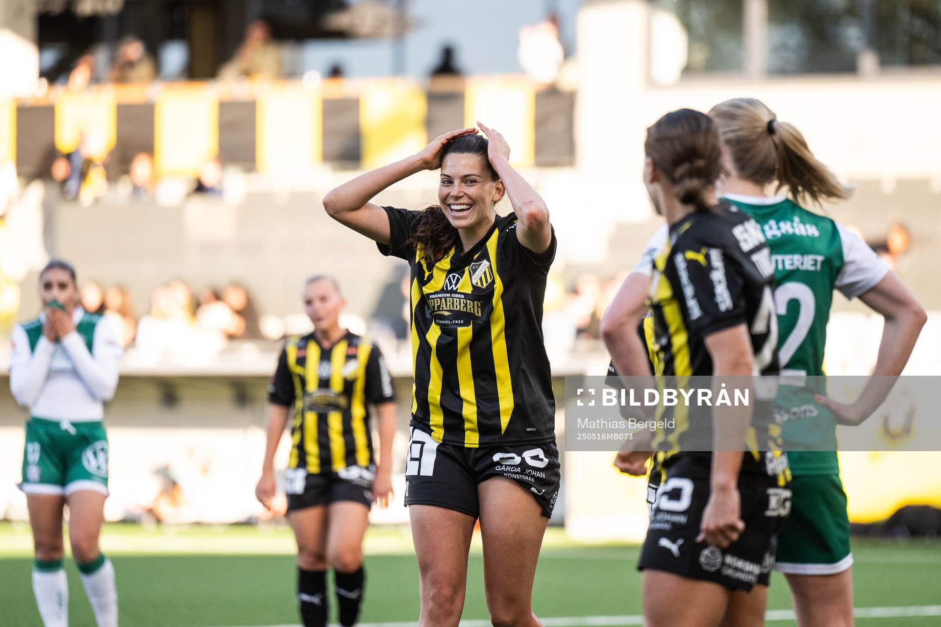 Häckens Helena Sampaio jublar efter att hon gjort 6-1 under fotbollsmatchen i Damallsvenskan mellan Häcken och Alingsås den 16 maj 2025 i Göteborg.