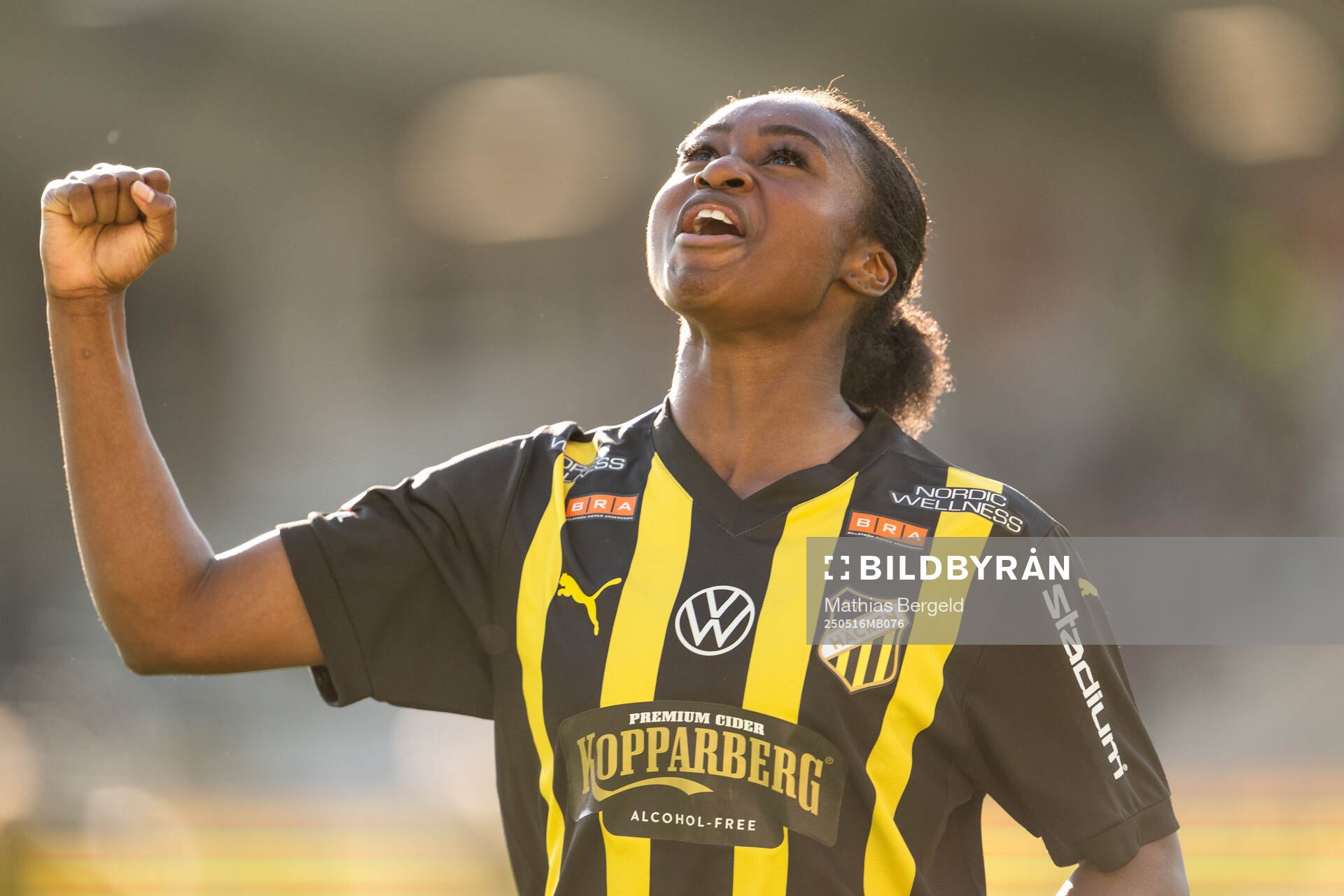Häckens Monica Jusu Bah jublar efter att hon gjort 2-0 under fotbollsmatchen i Damallsvenskan mellan Häcken och Alingsås den 16 maj 2025 i Göteborg.