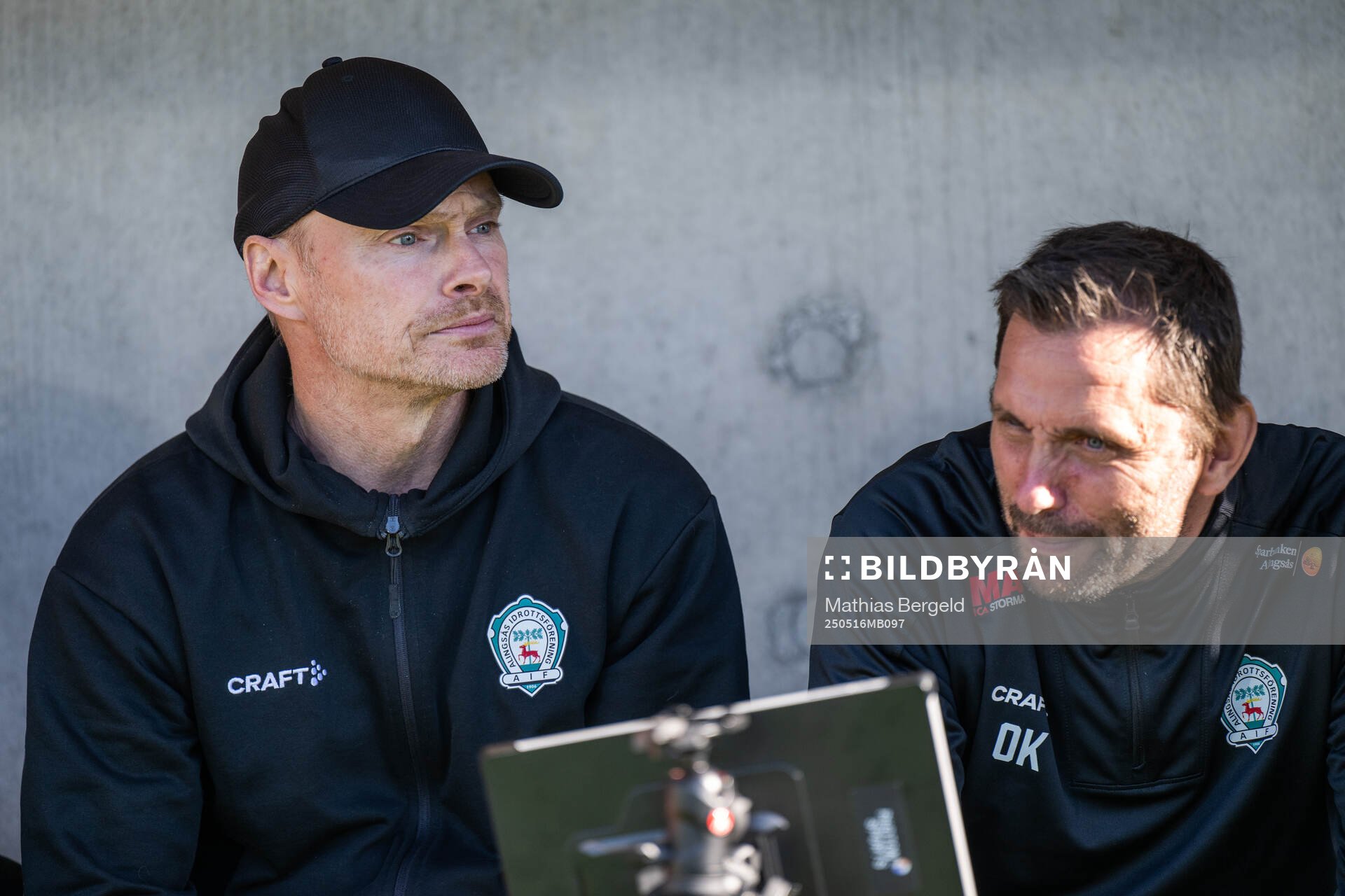 Alingsås tränare Per-Olov Häggström inför fotbollsmatchen i Damallsvenskan mellan Häcken och Alingsås den 16 maj 2025 i Göteborg. 