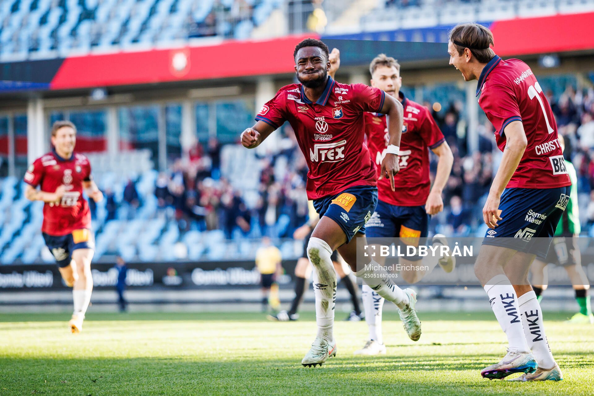Örgrytes Haladj-Madiou Keita jublar efter 1-0 under fotbollsmatchen i Superettan mellan Örgryte och Varberg den 16 maj 2025 i Göteborg. 