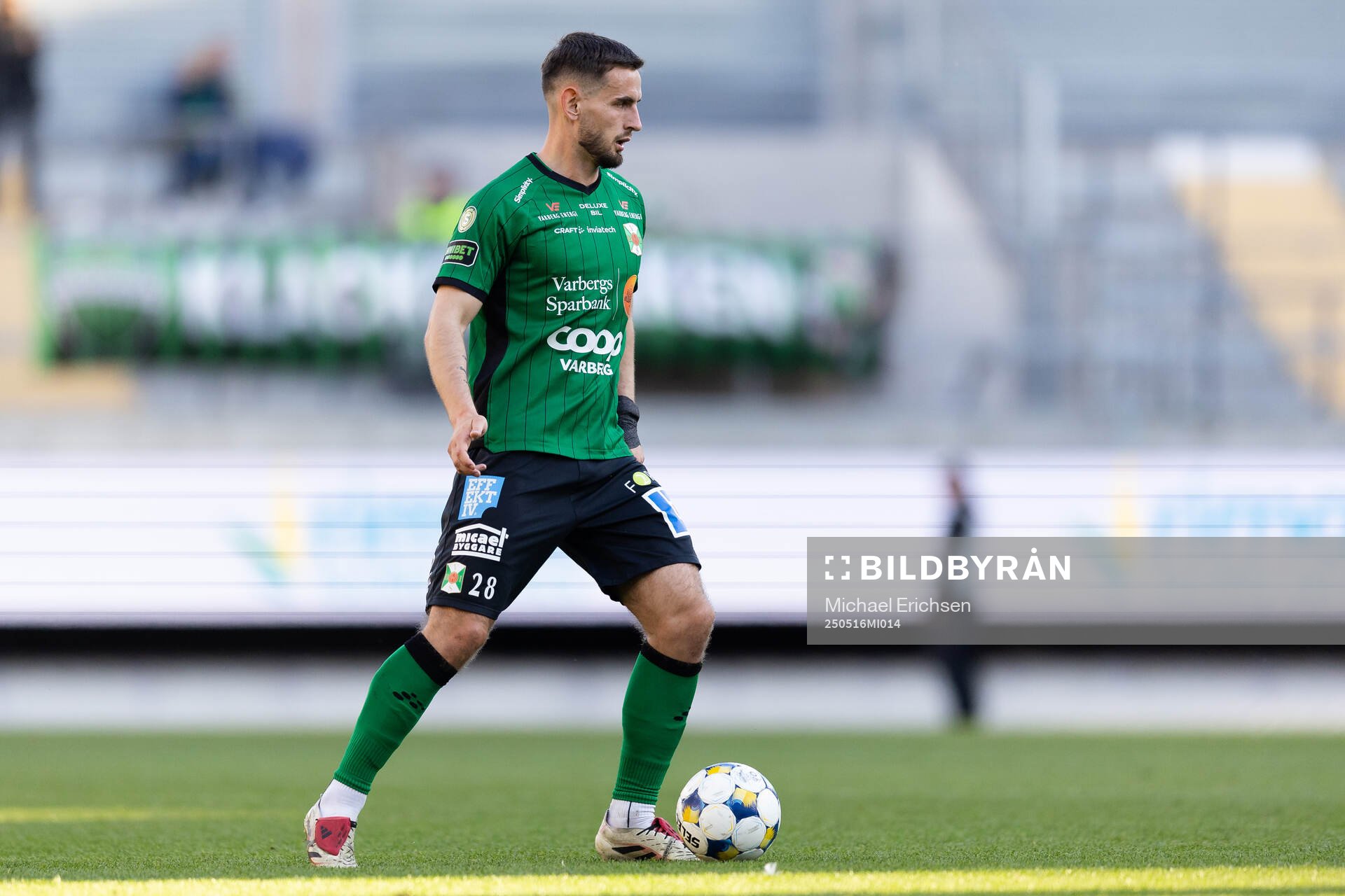 Varbergs Erion Sadiku under fotbollsmatchen i Superettan mellan Örgryte och Varberg den 16 maj 2025 i Göteborg. 