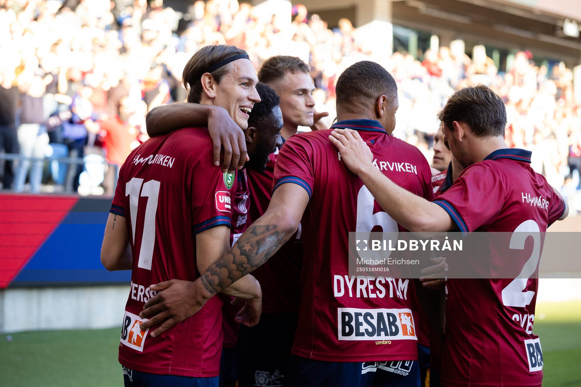 Örgrytes Haladj-Madiou Keita jublar med lagkamrater efter 1-0 under fotbollsmatchen i Superettan mellan Örgryte och Varberg den 16 maj 2025 i Göteborg.