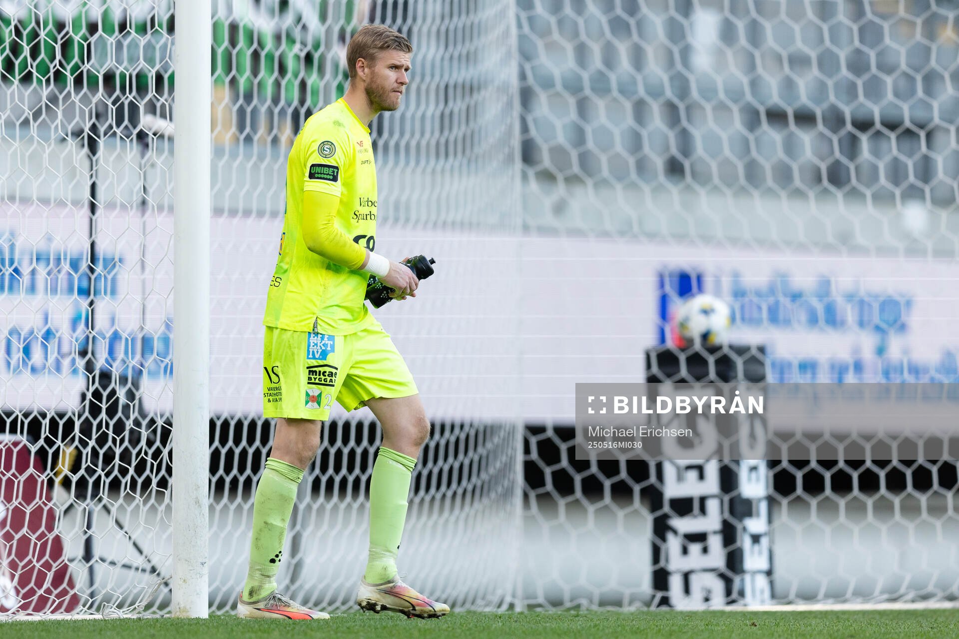 Varbergs målvakt Fredrik Andersson deppar