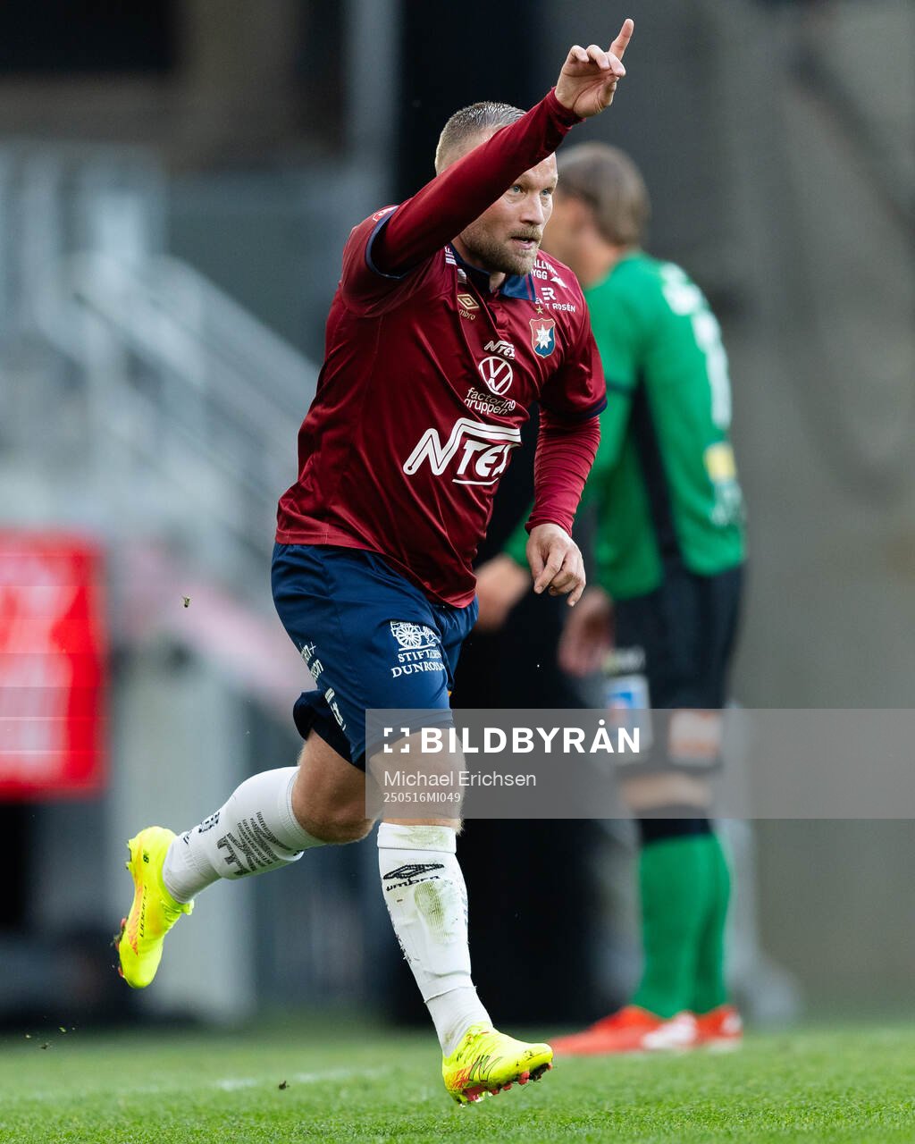 Örgrytes Nicklas Bärkroth jublar efter 5-1 under fotbollsmatchen i Superettan mellan Örgryte och Varberg den 16 maj 2025 i Göteborg. 